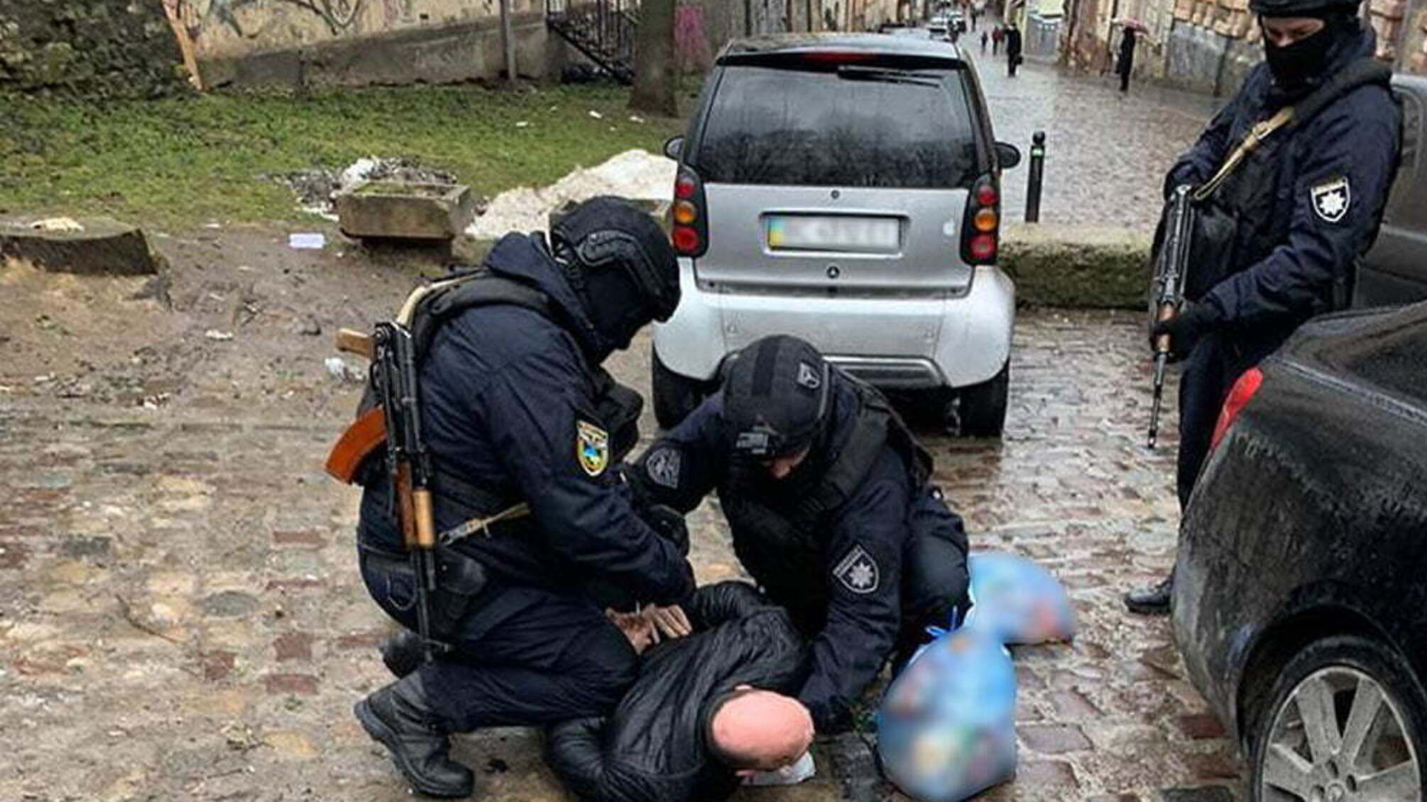Оперативники викрили злочинну групу на збуті метадону та героїну