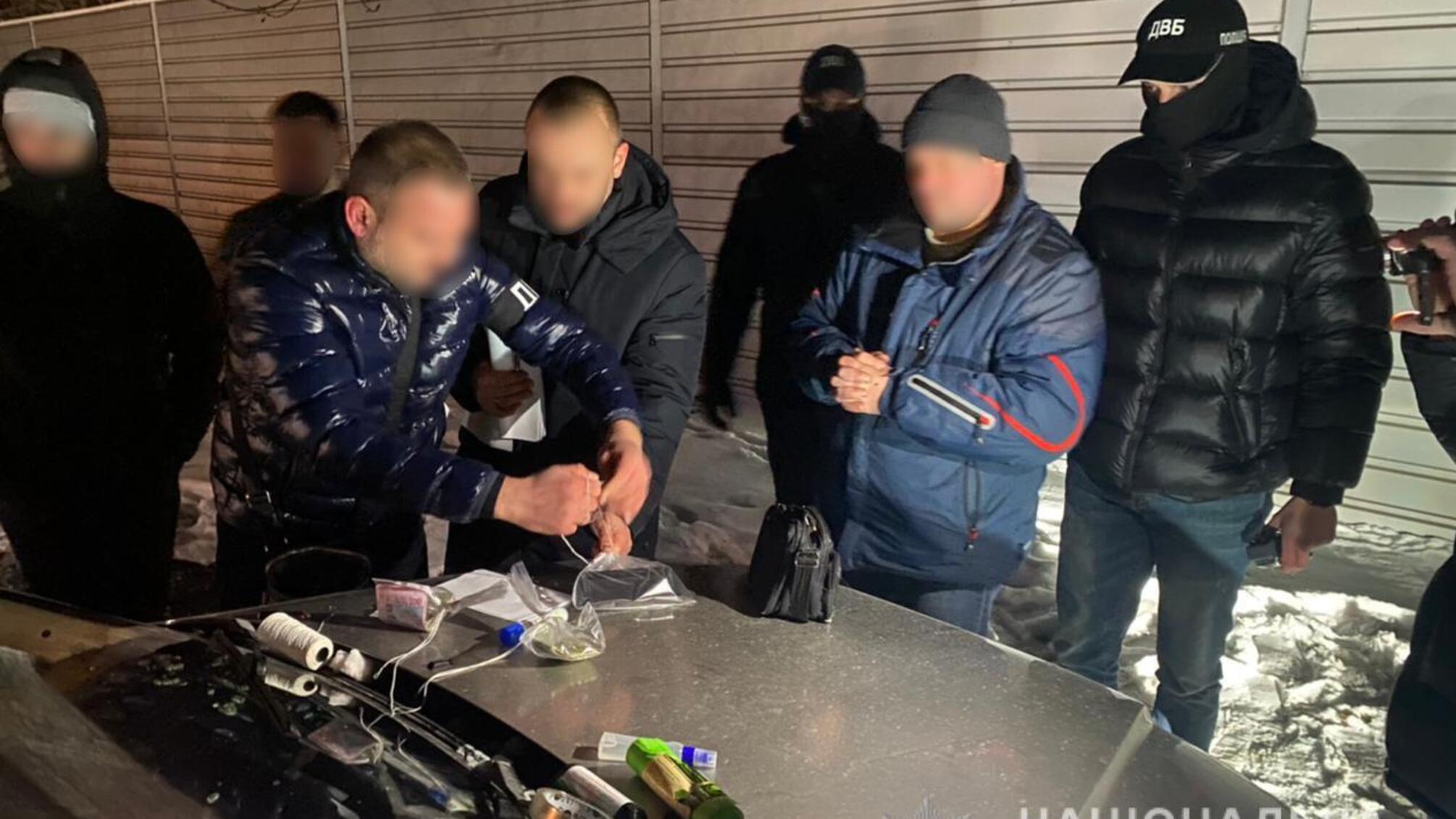 Співробітнику поліції Дніпропетровщини та його спільникові вручено підозри у вимаганні хабаря - внутрішня безпека Нацполіції