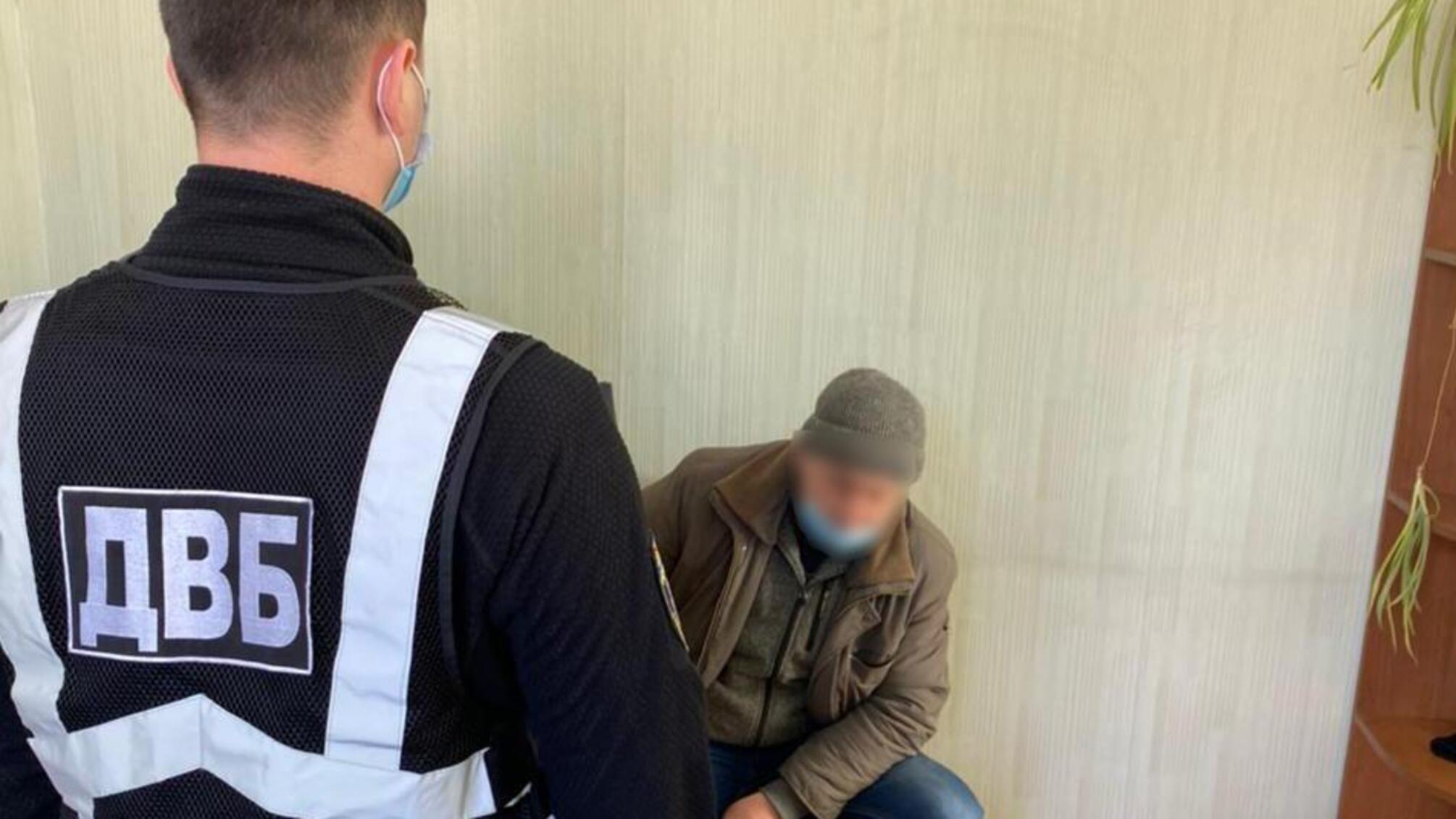 Мешканцю Хмельниччини загрожує до восьми років позбавлення волі за спробу надати поліцейському хабаря