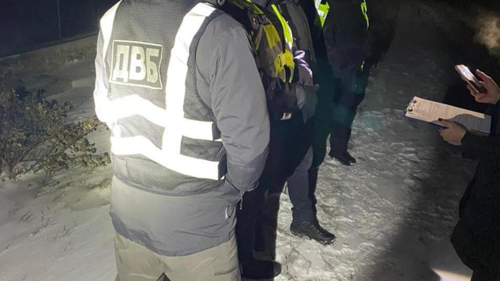 Внутрішня безпека викрила співробітника хмельницької поліції на «зливі» інформації