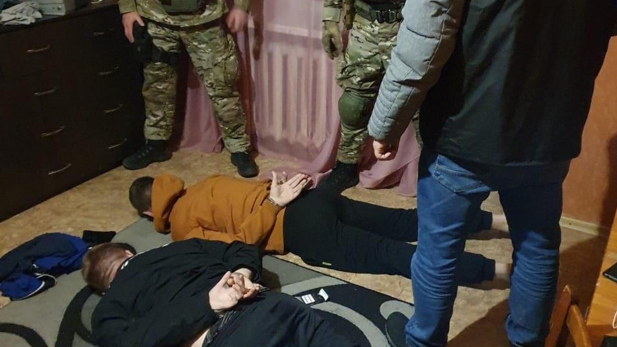 Внутрішня безпека поліції на Луганщині викрила співробітника судової охорони на збуті наркотиків