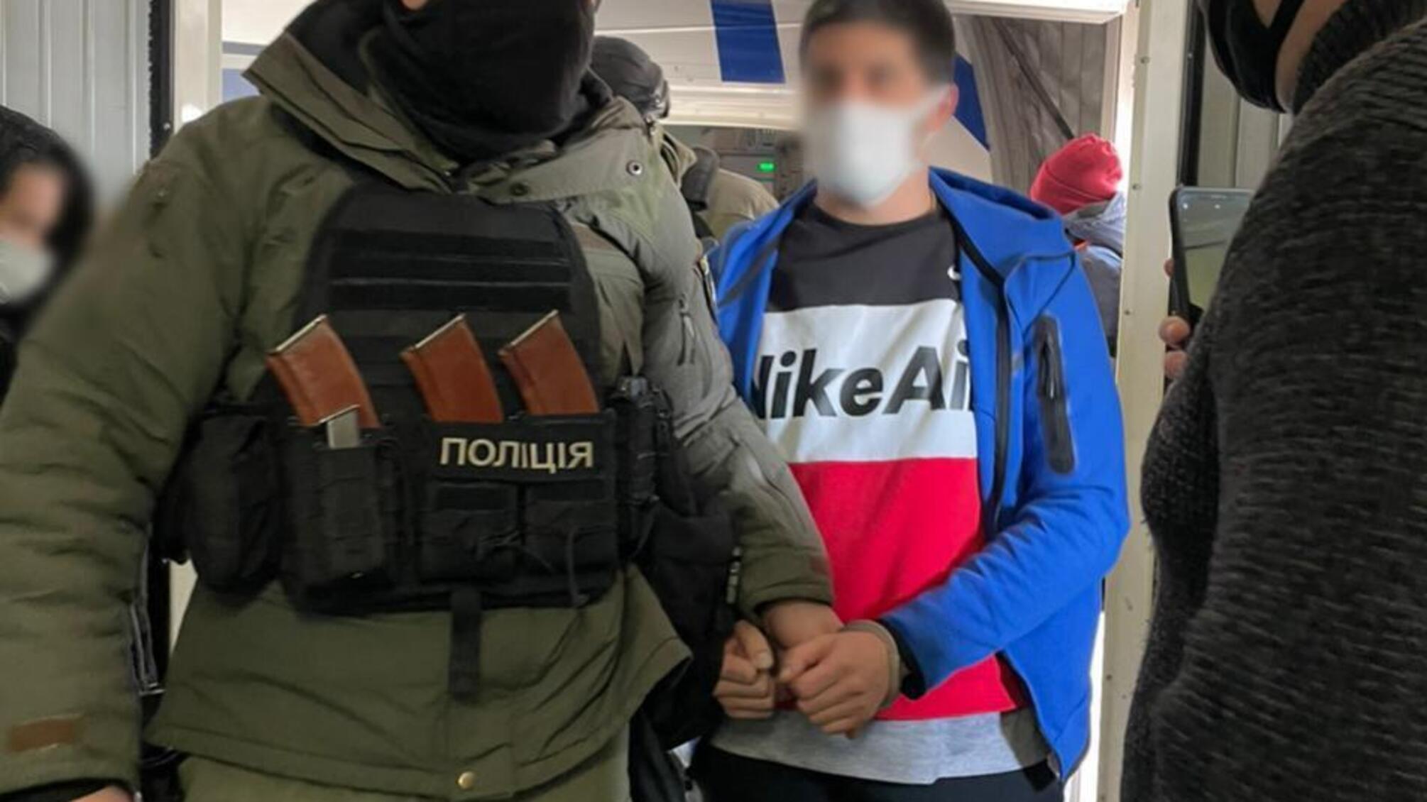 Поліцейські затримали екстрадованого з Туреччини чоловіка, який підозрюється у вбивстві