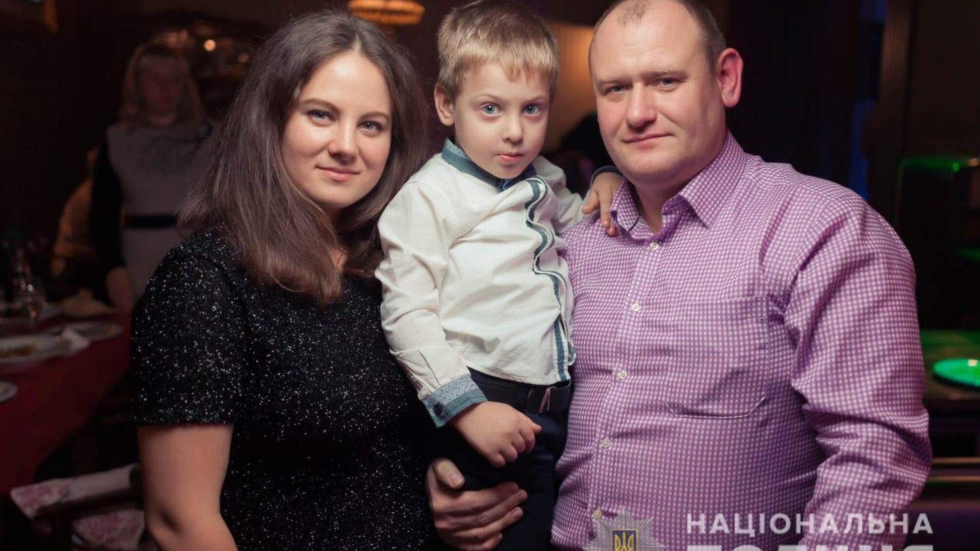 Друзі, у переддень святого Валентина не можемо не познайомити вас із поліцейськими з Одеси, які за 12 років спільного життя, немов молодята, випромінюють один з одним юнацьке щастя