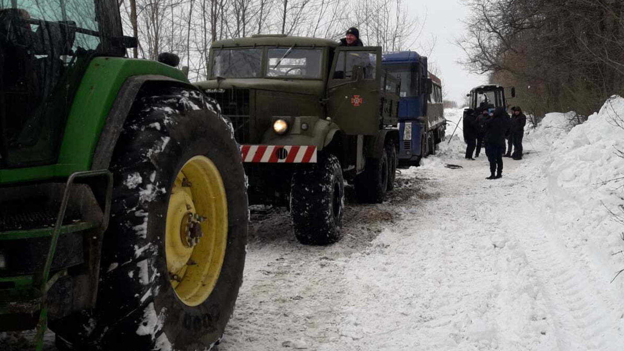 Чернівецька область: рятувальники допомагають людям долати наслідки негоди