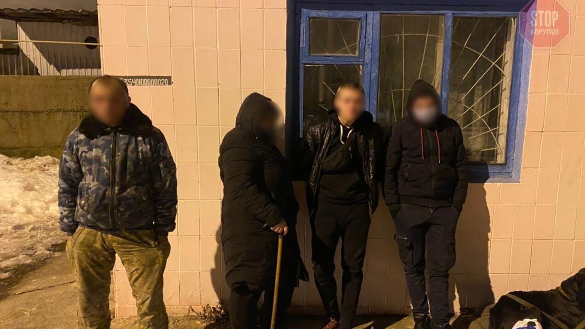 В Киевской области бездомные под видом полиции ограбили мужчину (фото)