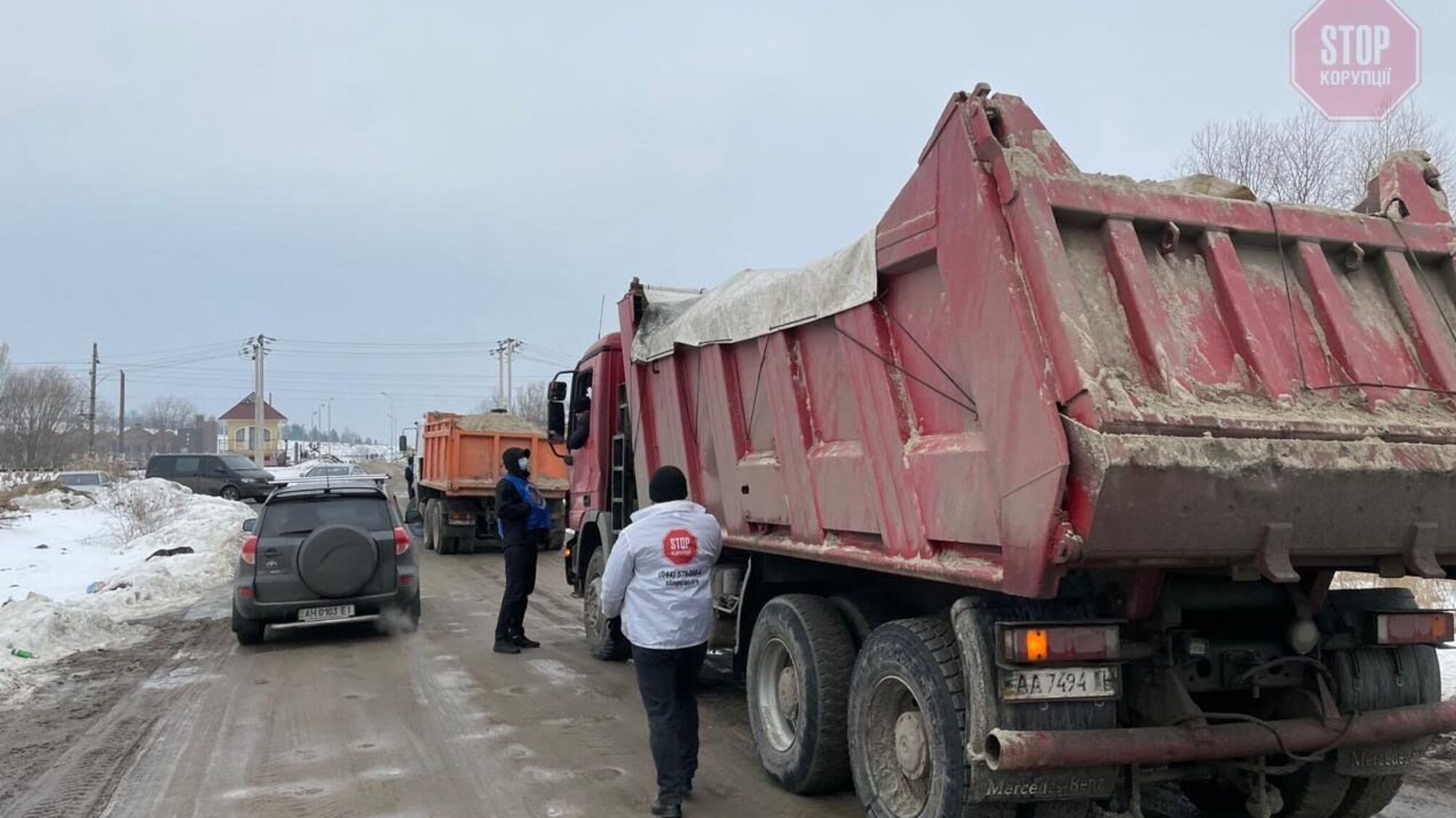 'Новая Конча-Заспа': в Киевской области поймали песчаных нелегалов (фото)