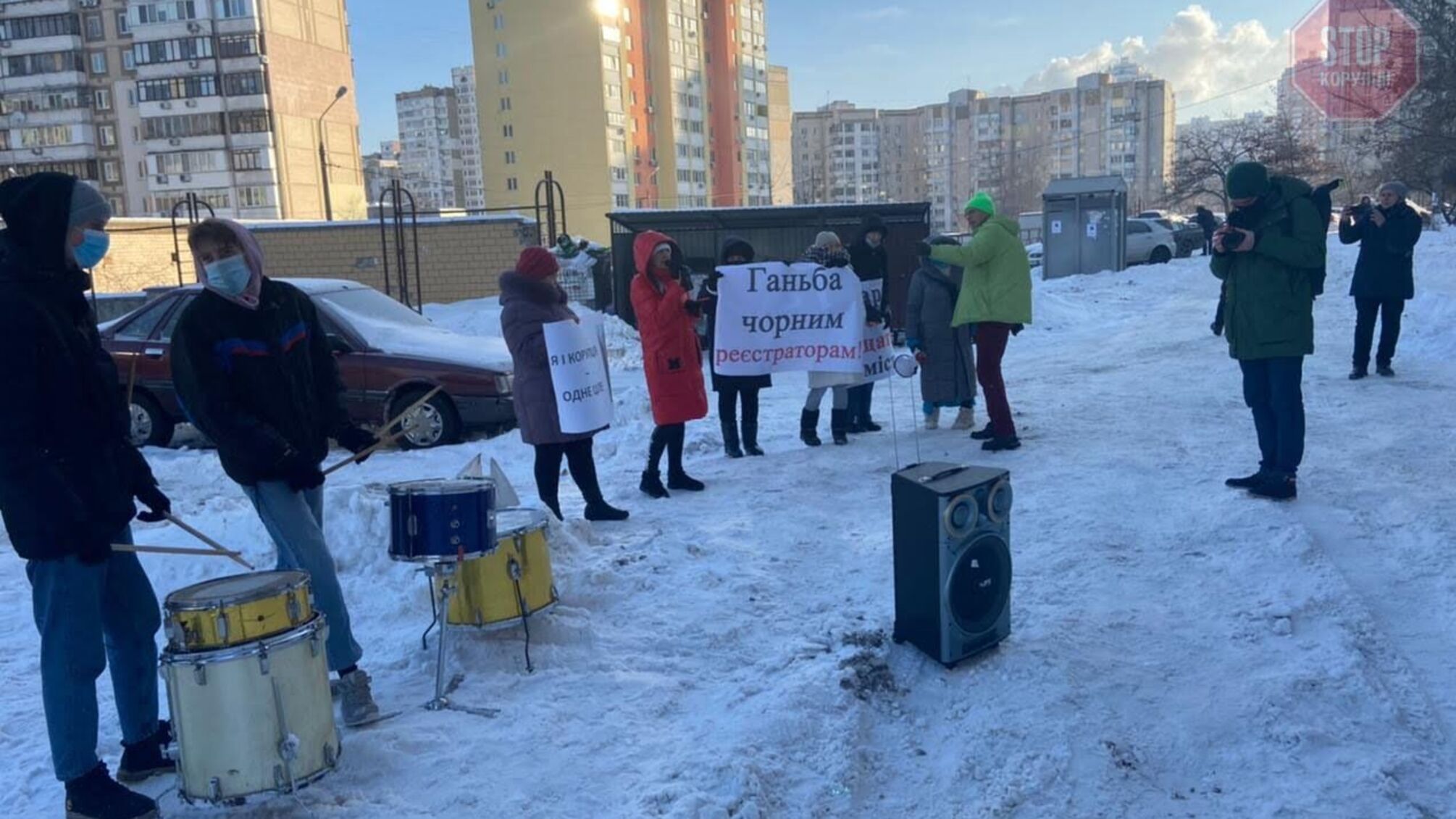 «Він забудував ваш двір»: під будинком чиновника ДАБІ Тищенка влаштували протест