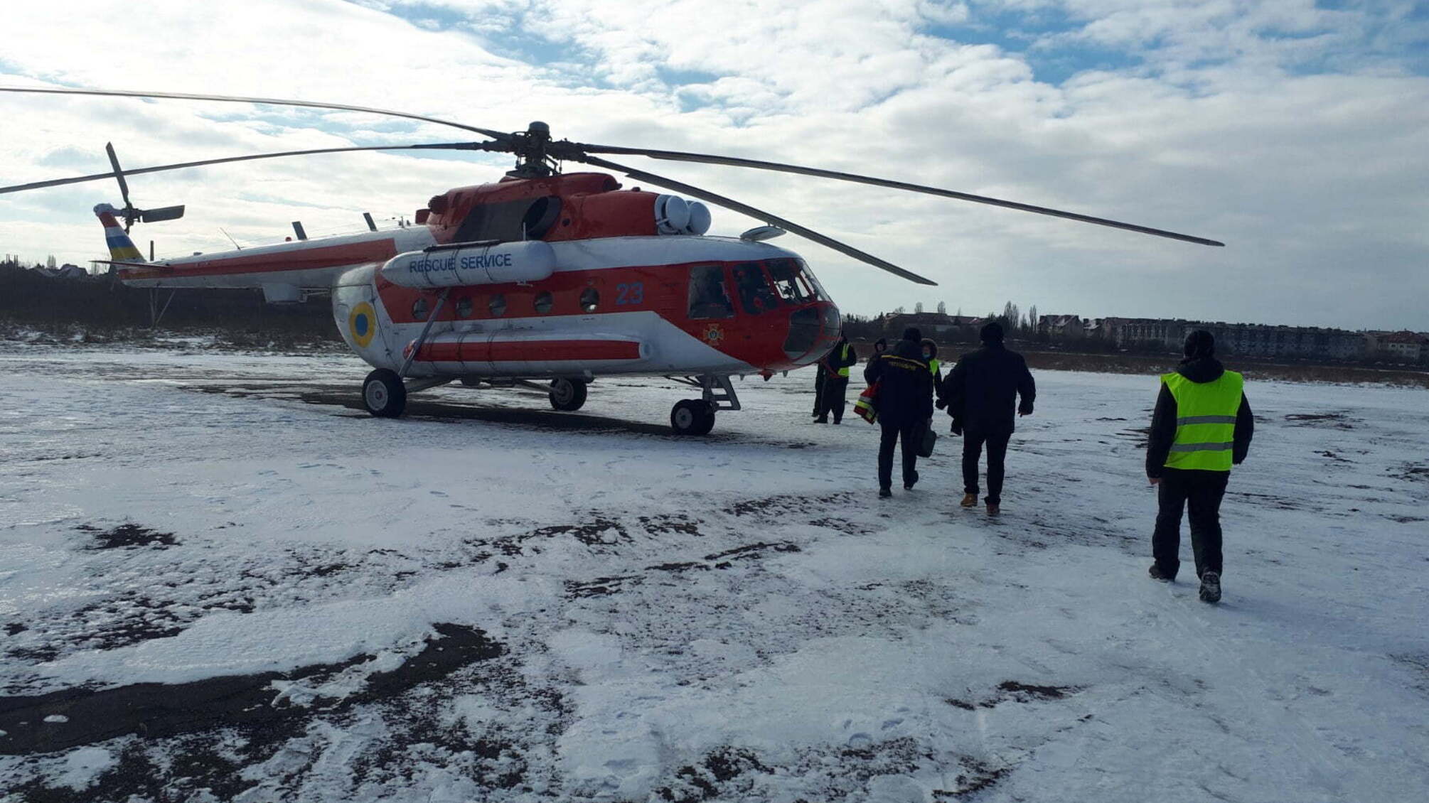 Одного із двох заблукалих в районі г. Гемба туристів знайдено, пошуки іншого тривають