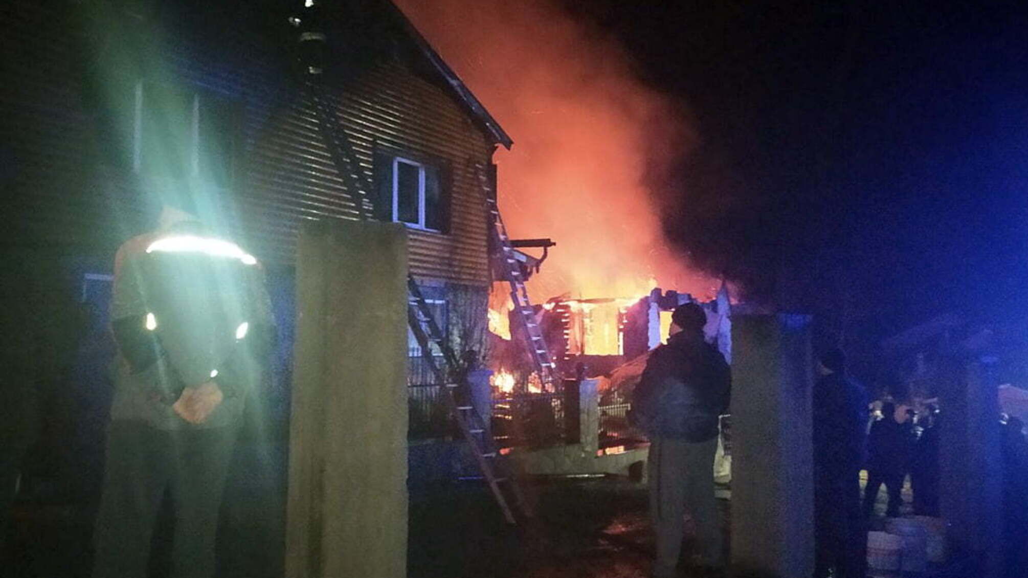Закарпатська область: на Тячівщині сталася пожежа на території приватного господарства