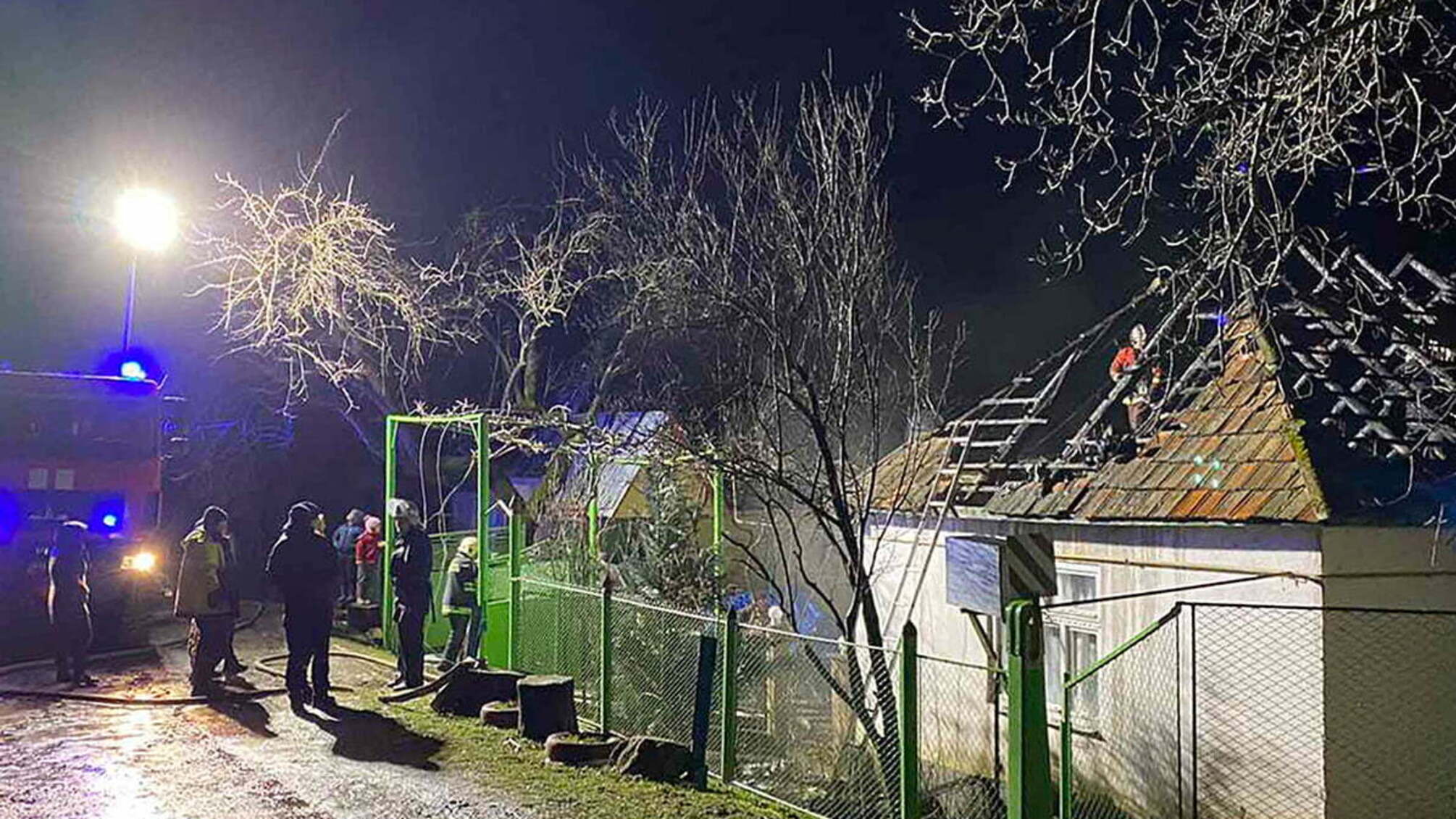 ДСНС Закарпаття: іршавські рятувальники ліквідували пожежу в житловому будинку