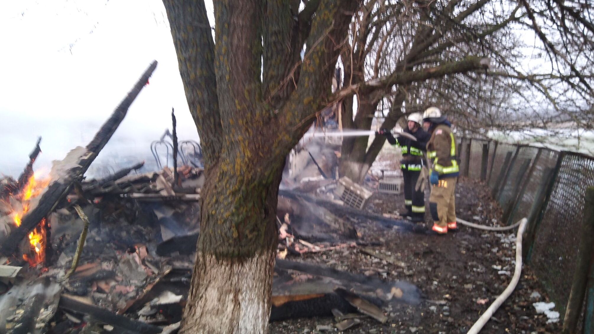 Херсонщина: верхньорогачицькі рятувальники ліквідували пожежу будівлі фермерського господарства
