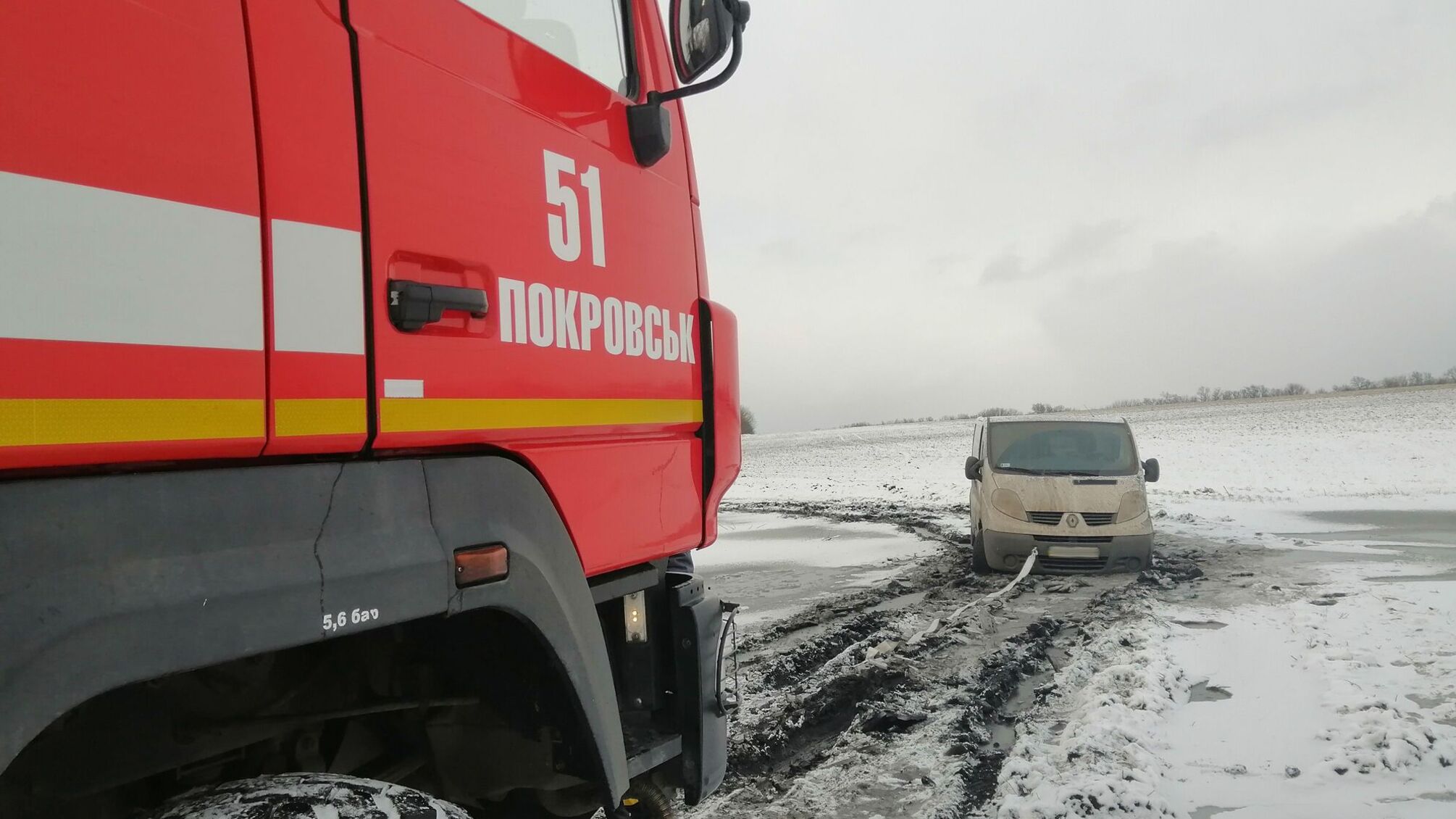 Протягом минулої доби рятувальники Донеччини надали допомогу 5-ом водіям транспортних засобів