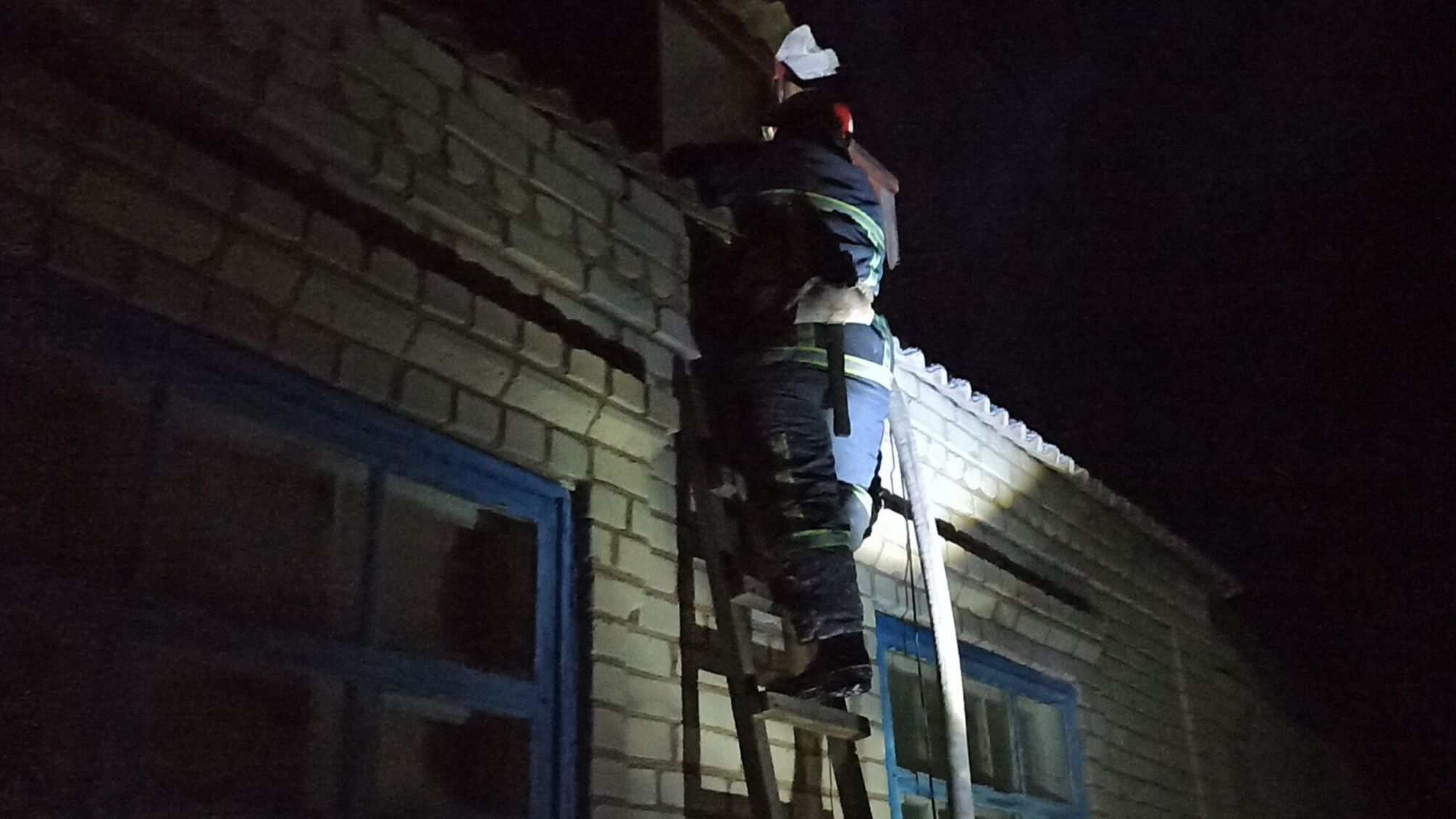 На Кіровоградщині рятувальники ліквідували пожежу в житловому будинку