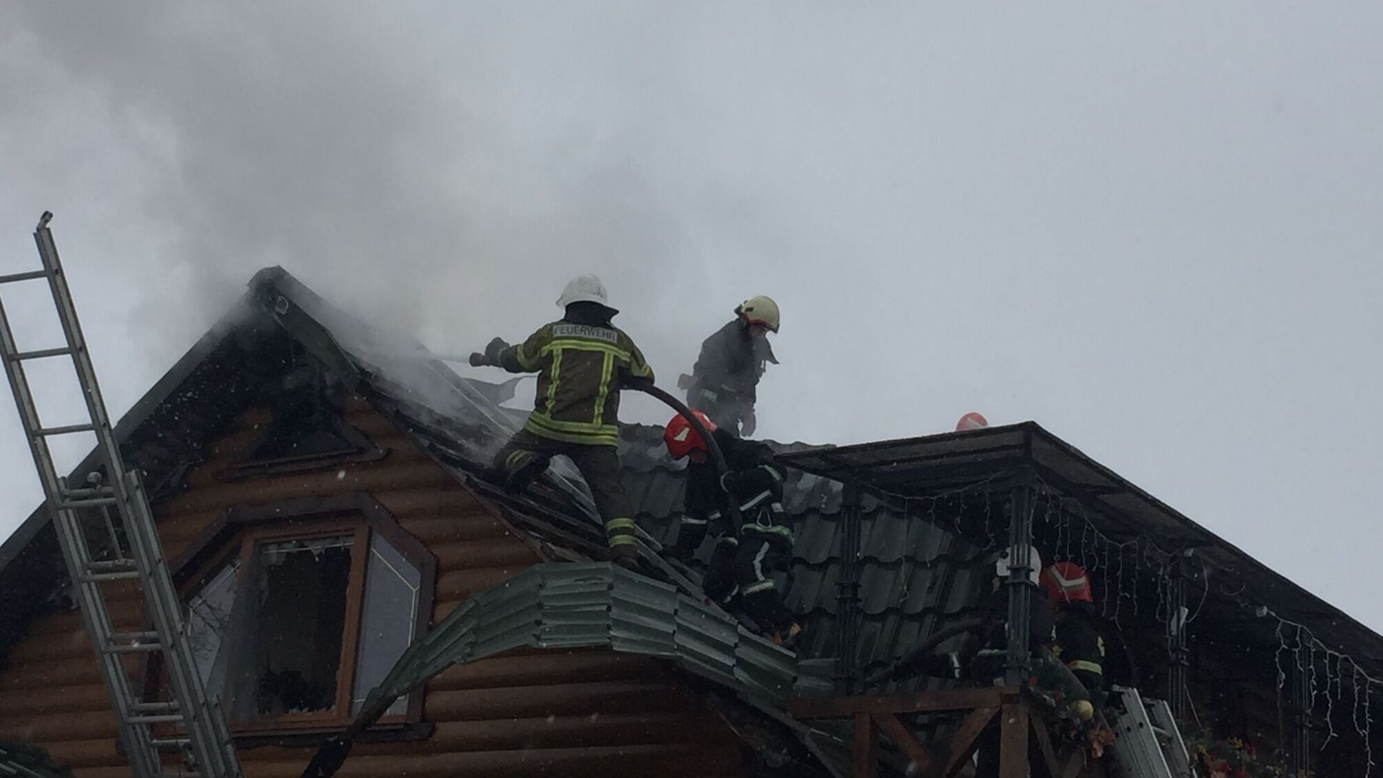 м. Чернівці: вогнеборці ліквідували пожежу в житловому будинку