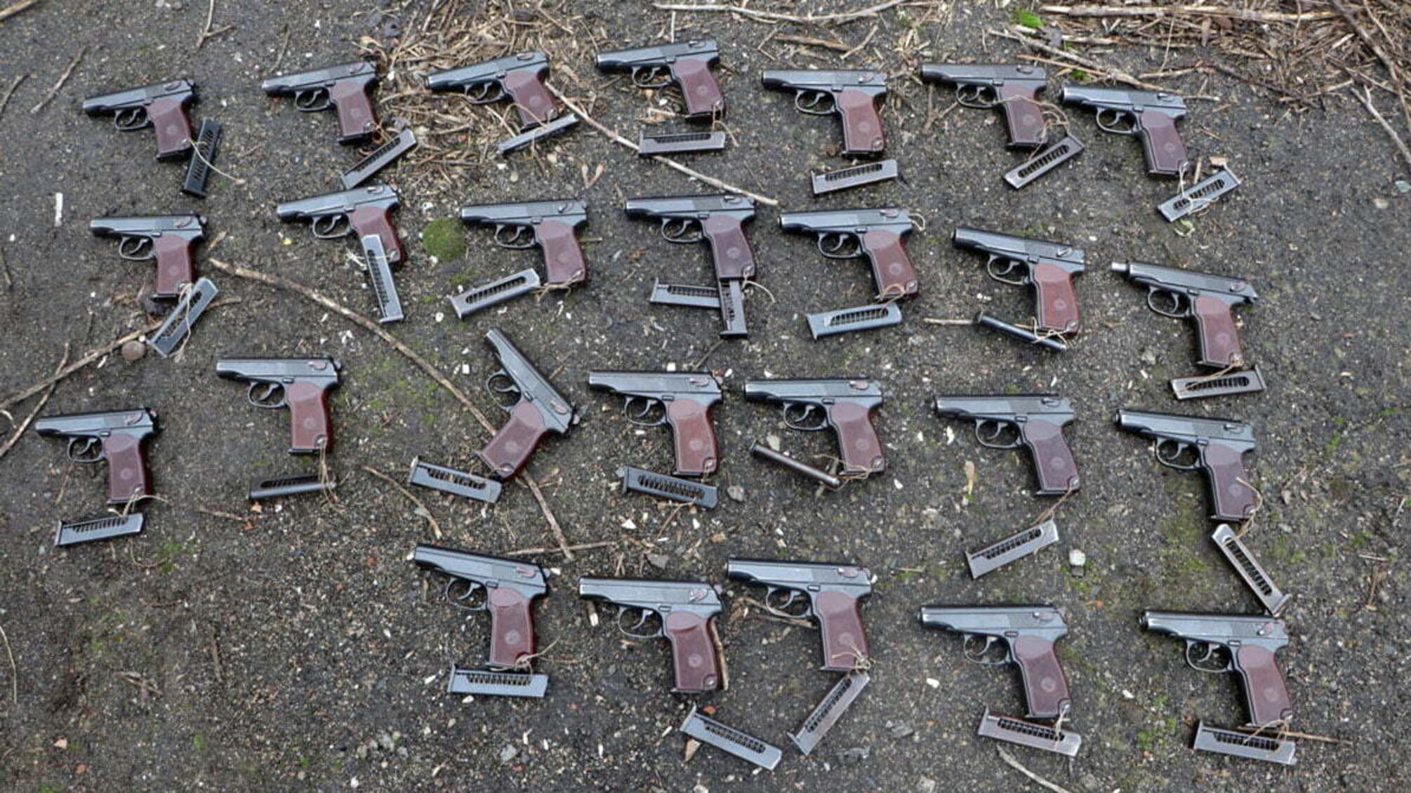 У Маріуполі правоохоронці вилучили великий схрон боєприпасів