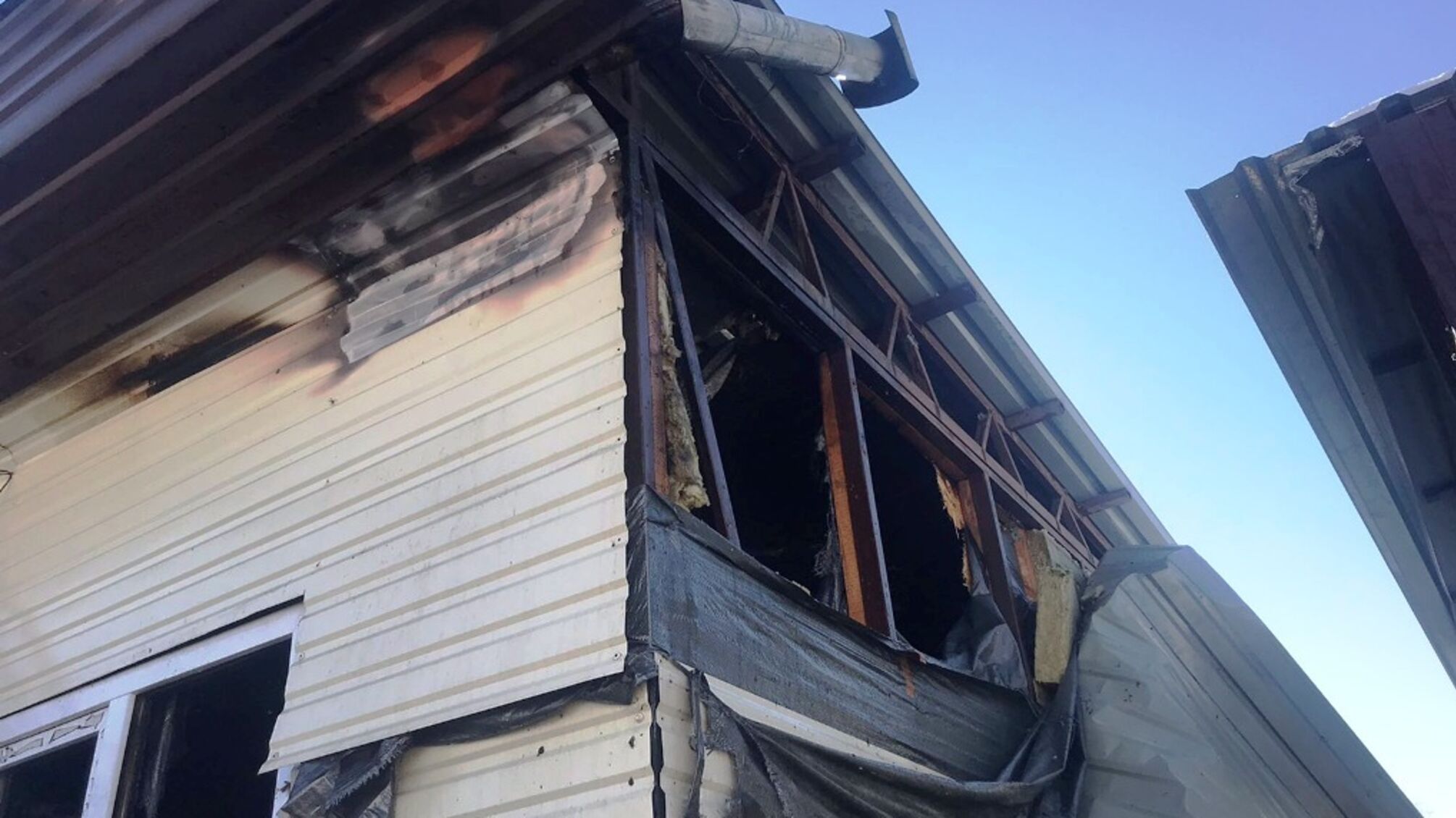 Житомирська область: фахівці ДСНС загасили пожежу у ритуальному магазині