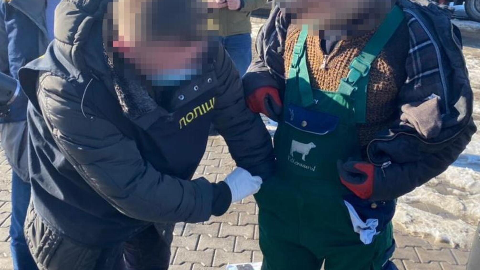Івано-Франківські поліцейські затримали на хабарі керівника відділу Державної екологічної інспекції Карпатського округу