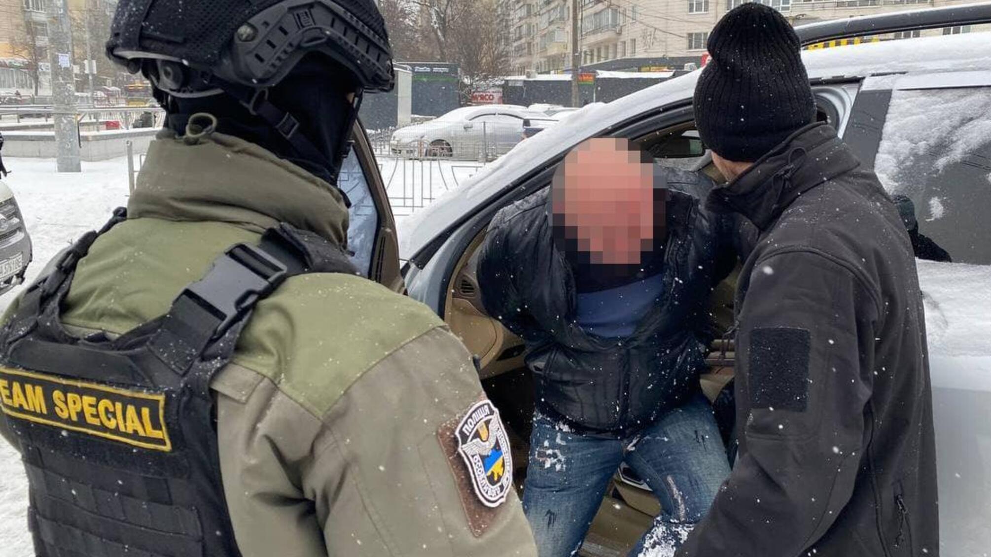 У Києві поліцейські викрили злочинну групу у вимаганні 56 тисяч євро