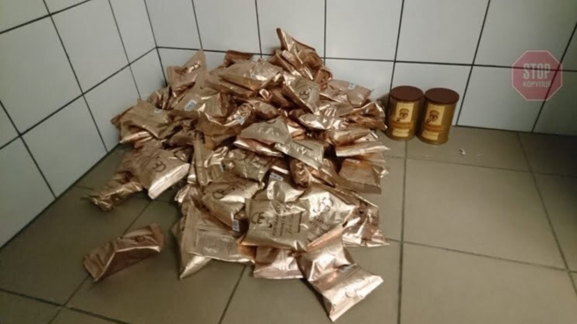 Новини Харкова: В аеропорті затримали громадянина Туреччини, який перевозив 15 кг кави (фото)