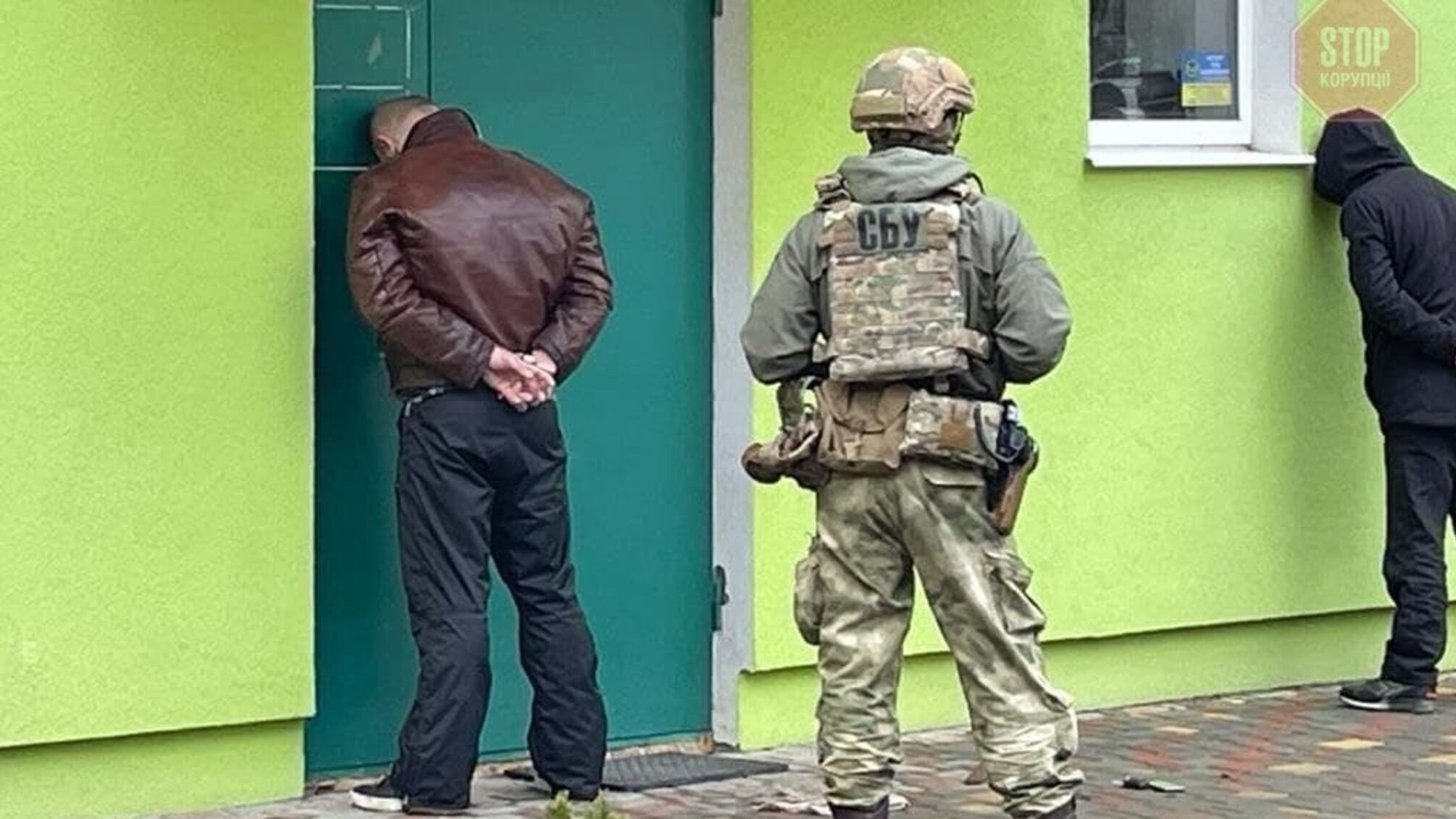 На Днепропетровщине силовики задержали участников группировки, которые занимались вымогательством у местного предпринимателя (фото, видео)
