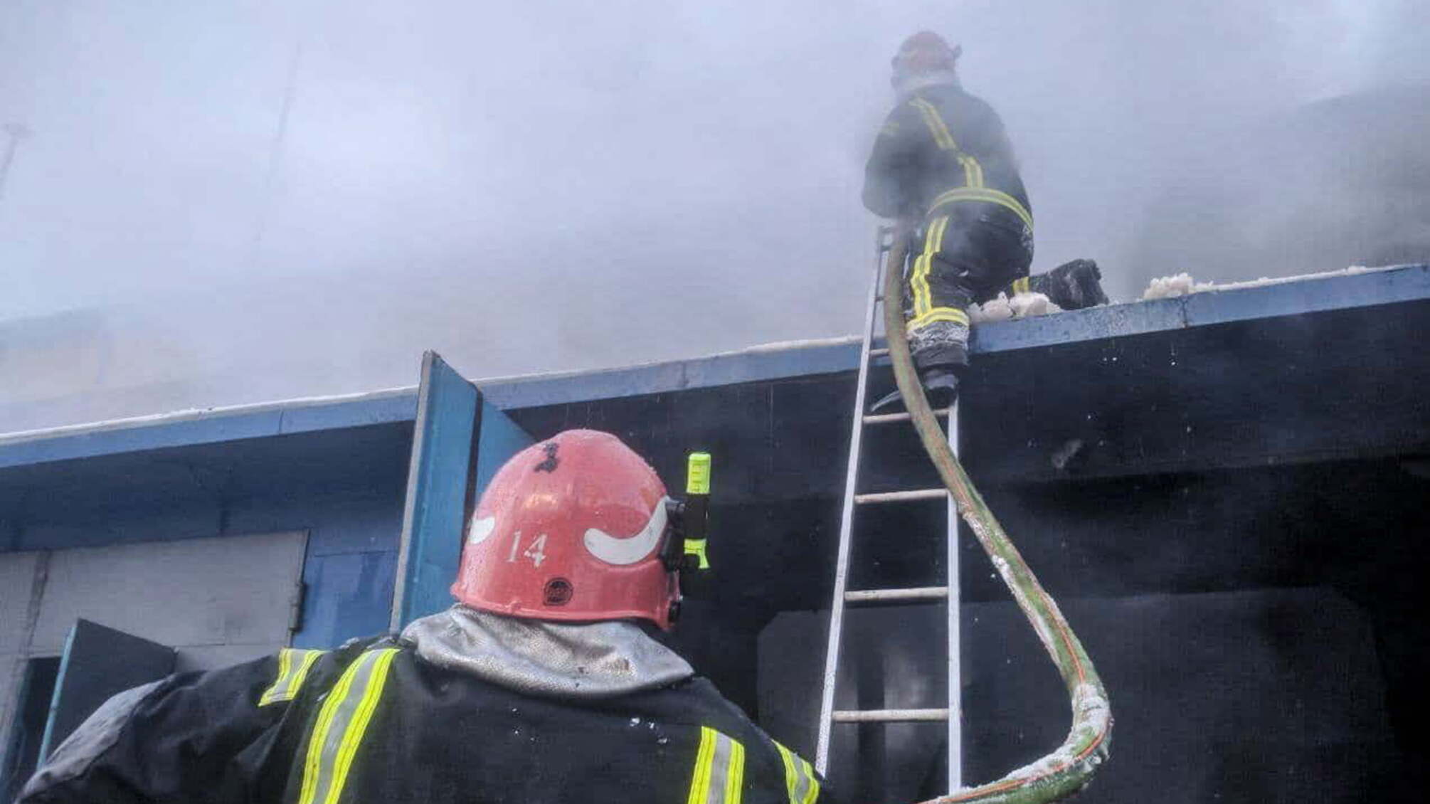 м. Київ: рятувальники ліквідували пожежу на СТО