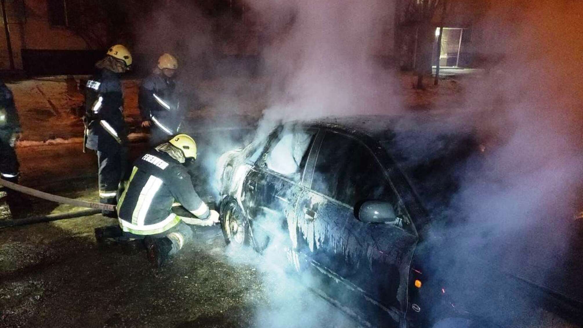 м. Запоріжжя: бійці ДСНС ліквідували загоряння легкового автомобіля