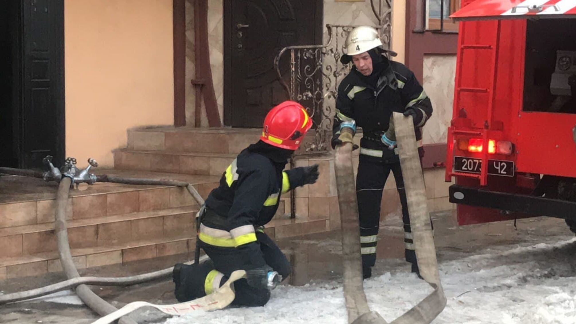 Вінниця: під час пожежі бійці ДСНС врятували людину (ВІДЕО)