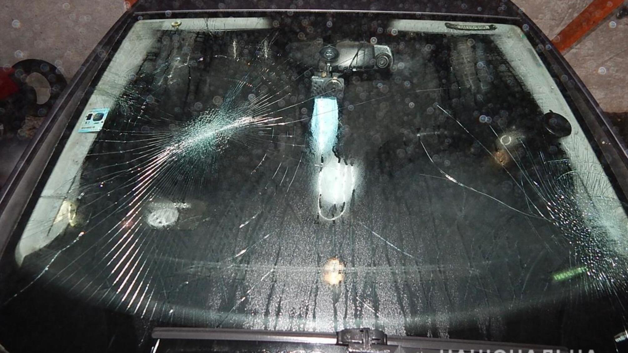 Поліцейські встановлюють обставини пошкодження шести автомобілів у Біляївському районі