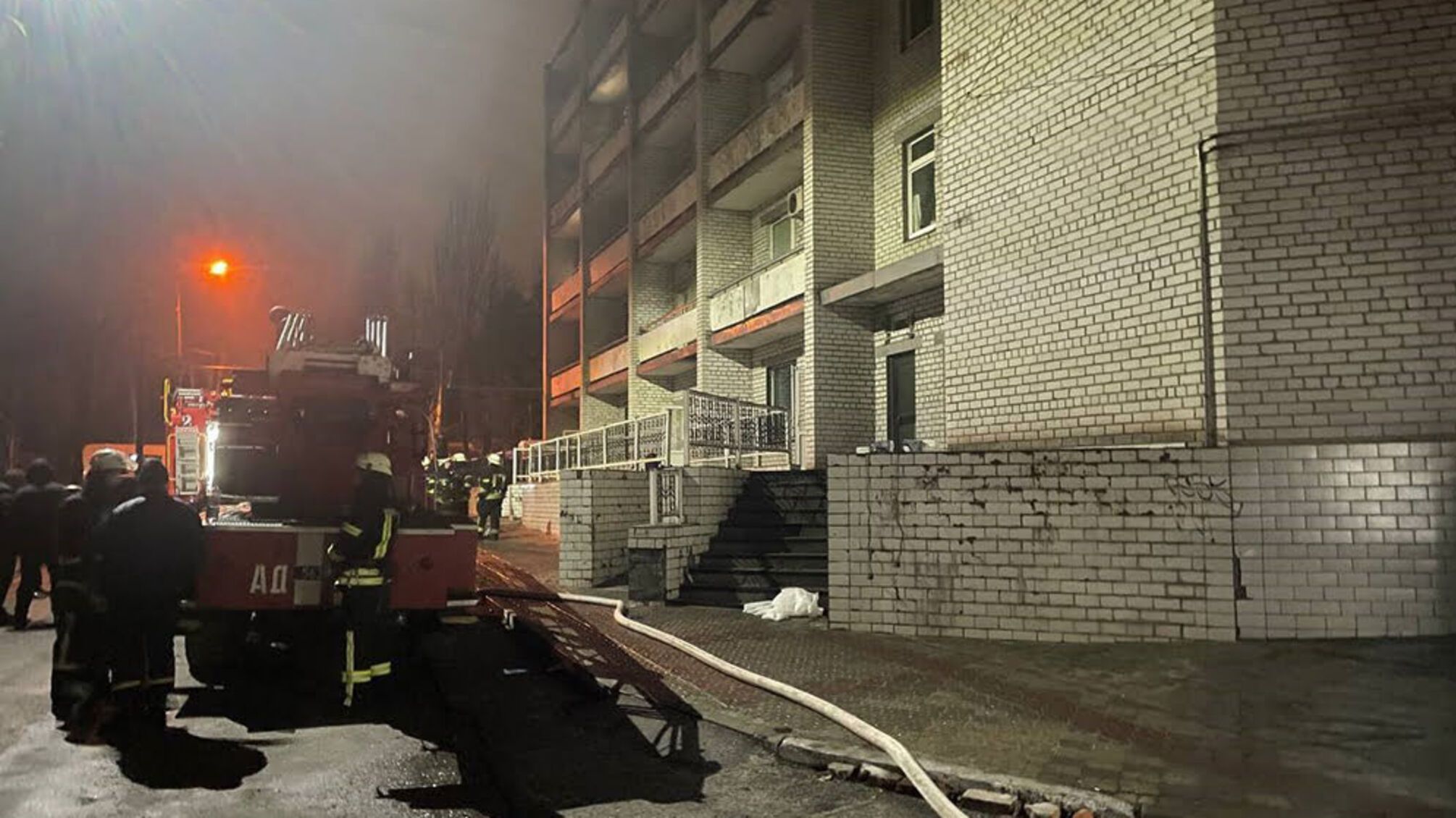 У Запоріжжі поліція встановлює обставин пожежі, в якій загинуло четверо людей
