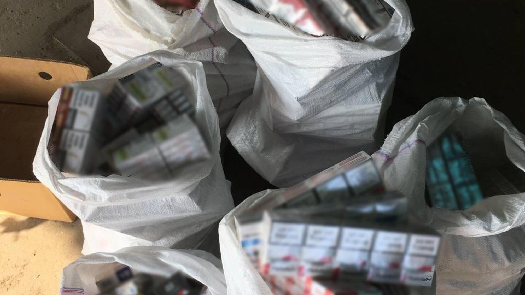 Поліцейські вилучили у жителя Роздільнянського району цигарок більш ніж на 50 тисяч гривень