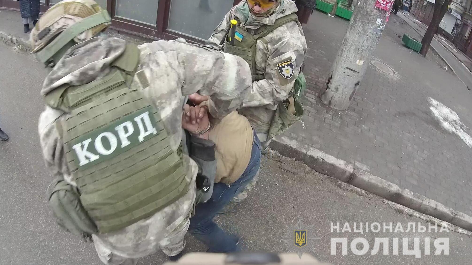 Поліцейські Вінниччини затримали зловмисника за збройний напад на підприємця