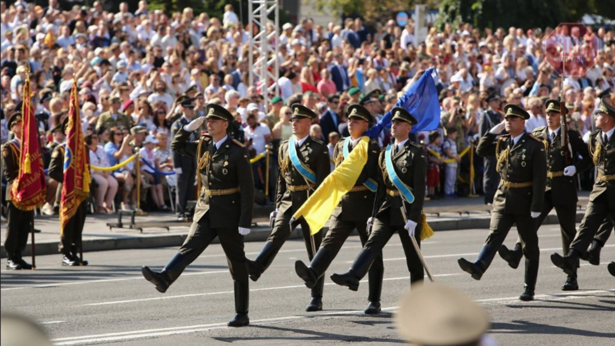 Військовослужбовці підніматимуть ногу на 5 см нижче: у ЗСУ змінили стройовий крок