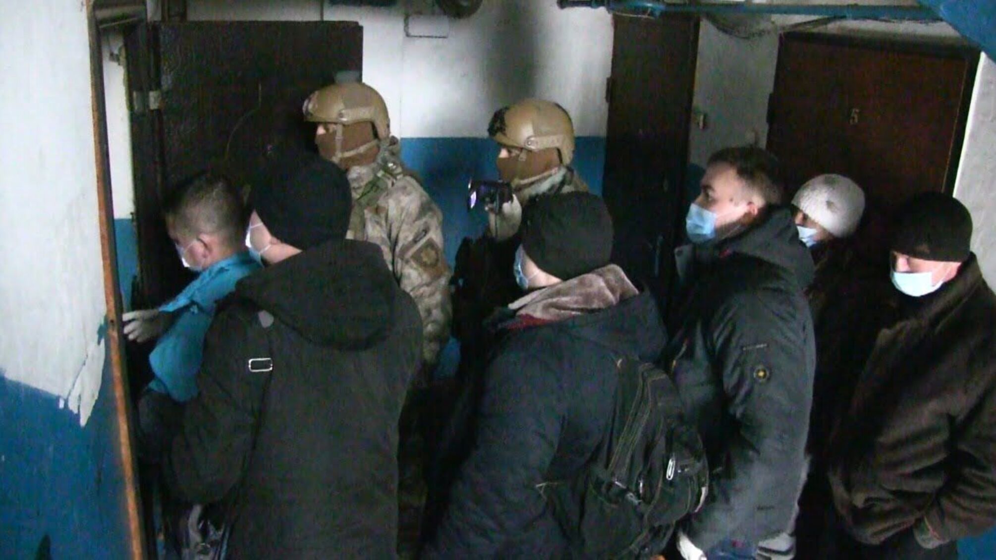 На Сумщині поліцейські встановили трьох чоловіків, який обґрунтовано підозрюють у шахрайствах та крадіжках - з автомобілів, гаражів і приватного будинку