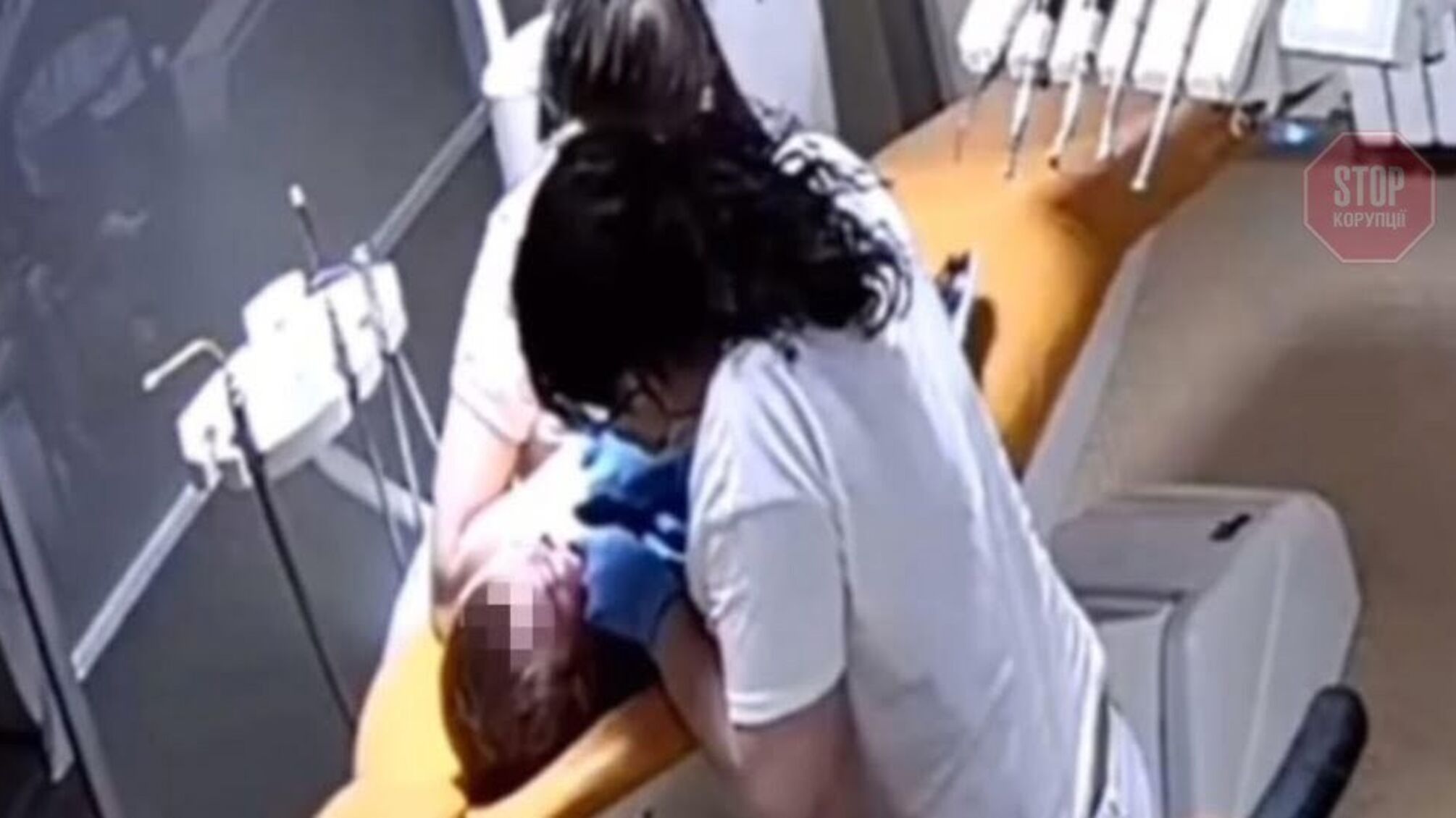 Побои детей во время лечения: стоматологу из Ровно сообщено о подозрении