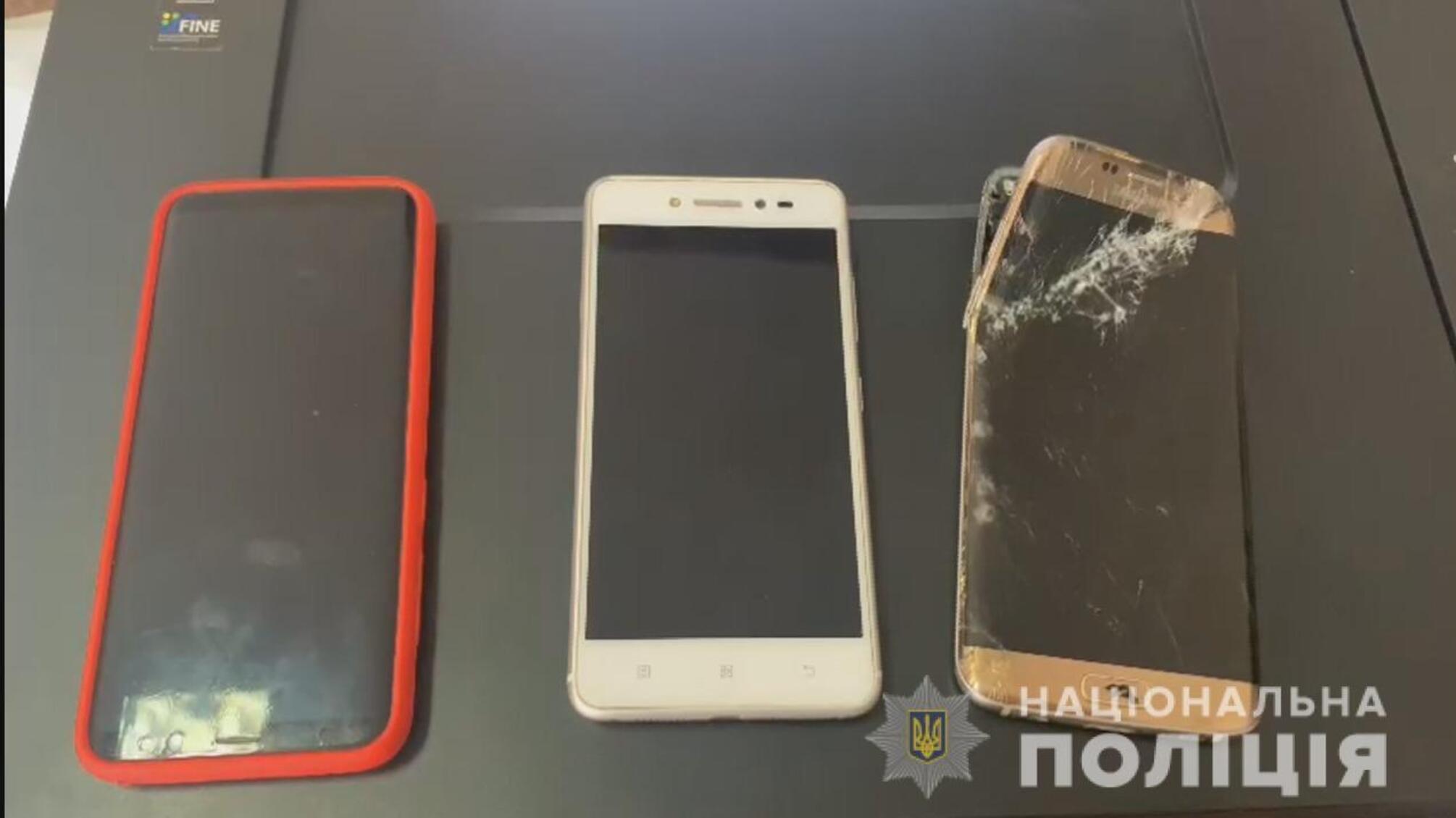 В Одесі поліцейські затримали групу осіб, які заманювали клієнтів оголошеннями про надання інтимних послуг та вчиняли на них розбійні напади