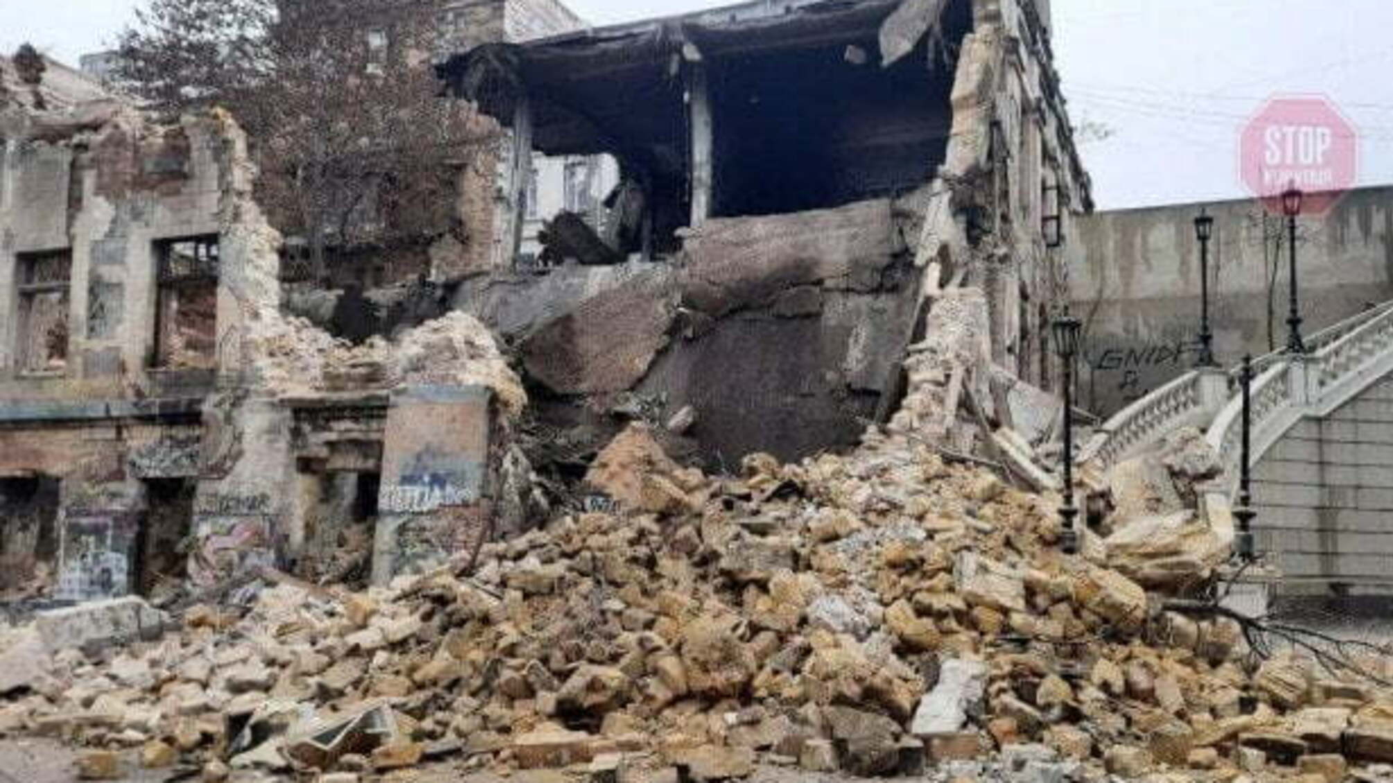Новини Одеси: у центрі міста впав аварійний будинок