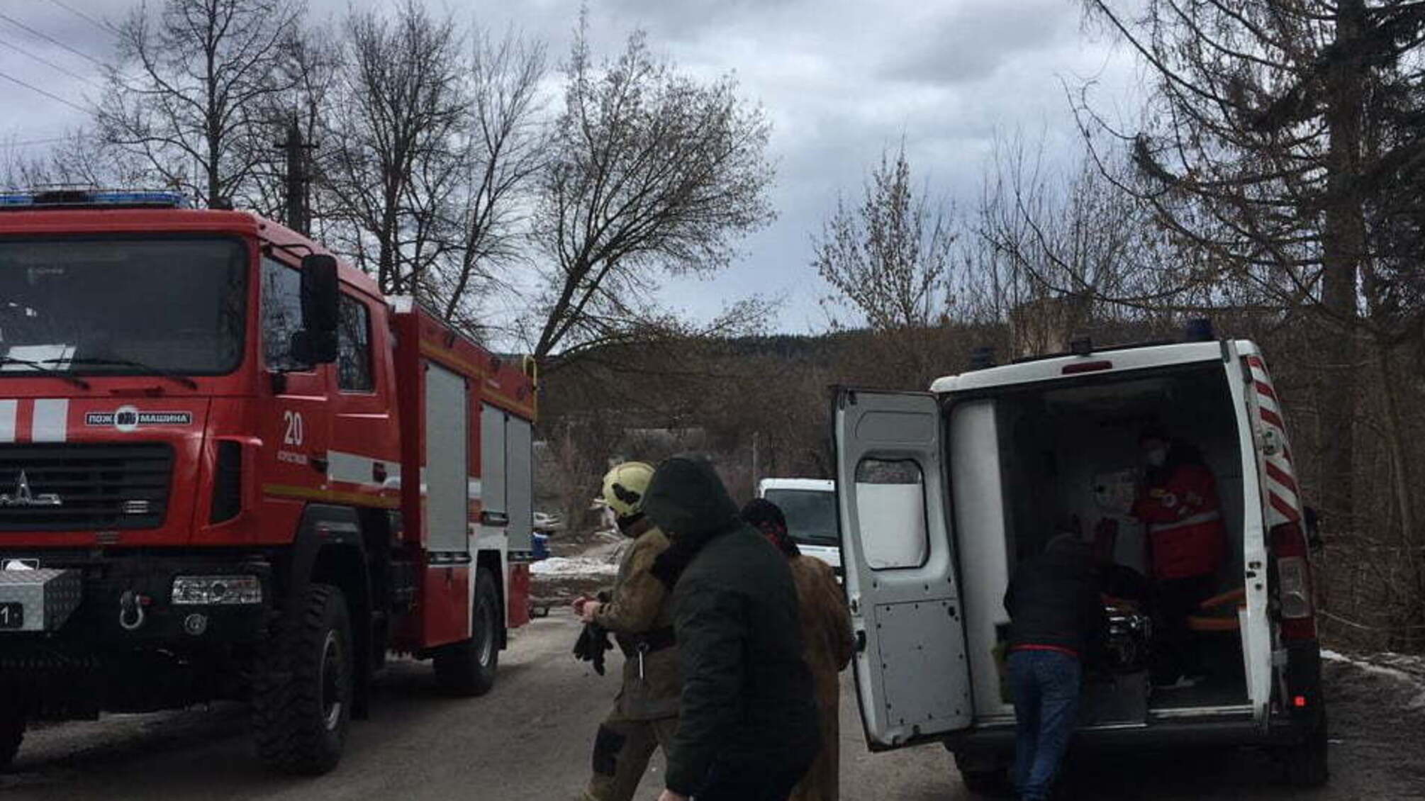 Житомирська область: рятувальники вилучили чоловіка, який впав із закинутої будівлі