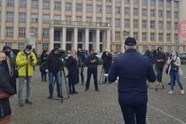 В Ужгороді під стіни ОДА підприємці вийшли на мітинг проти “вибіркового карантину”
