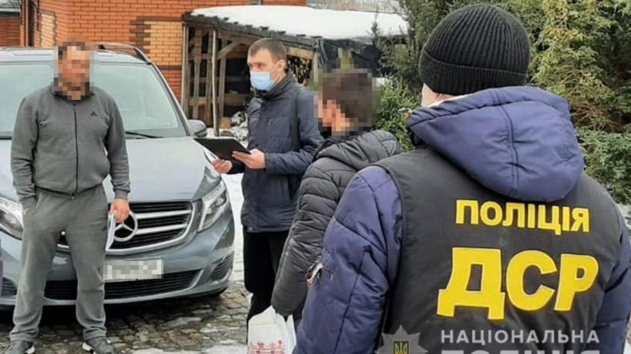 У Хмельницькому правоохоронці викрили злочинну групу, члени якої незаконно вивели з державної власності сотні гектарів землі