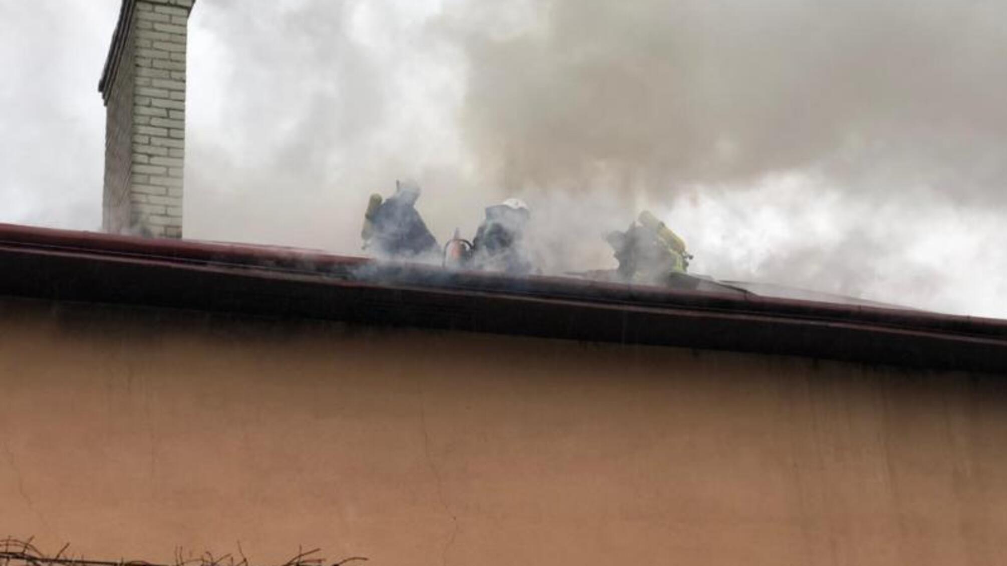 Івано-Франківська область: Прикарпатські вогнеборці врятували 13-річну дівчинку, приборкуючи пожежу в місті Калуш