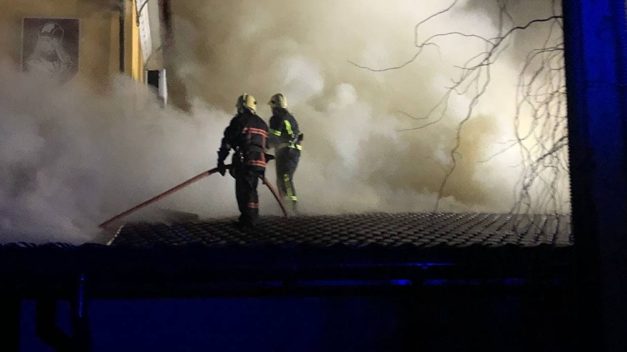 Волинська область: рятувальники ліквідували пожежу в прибудованій до торгового комплексу будівлі