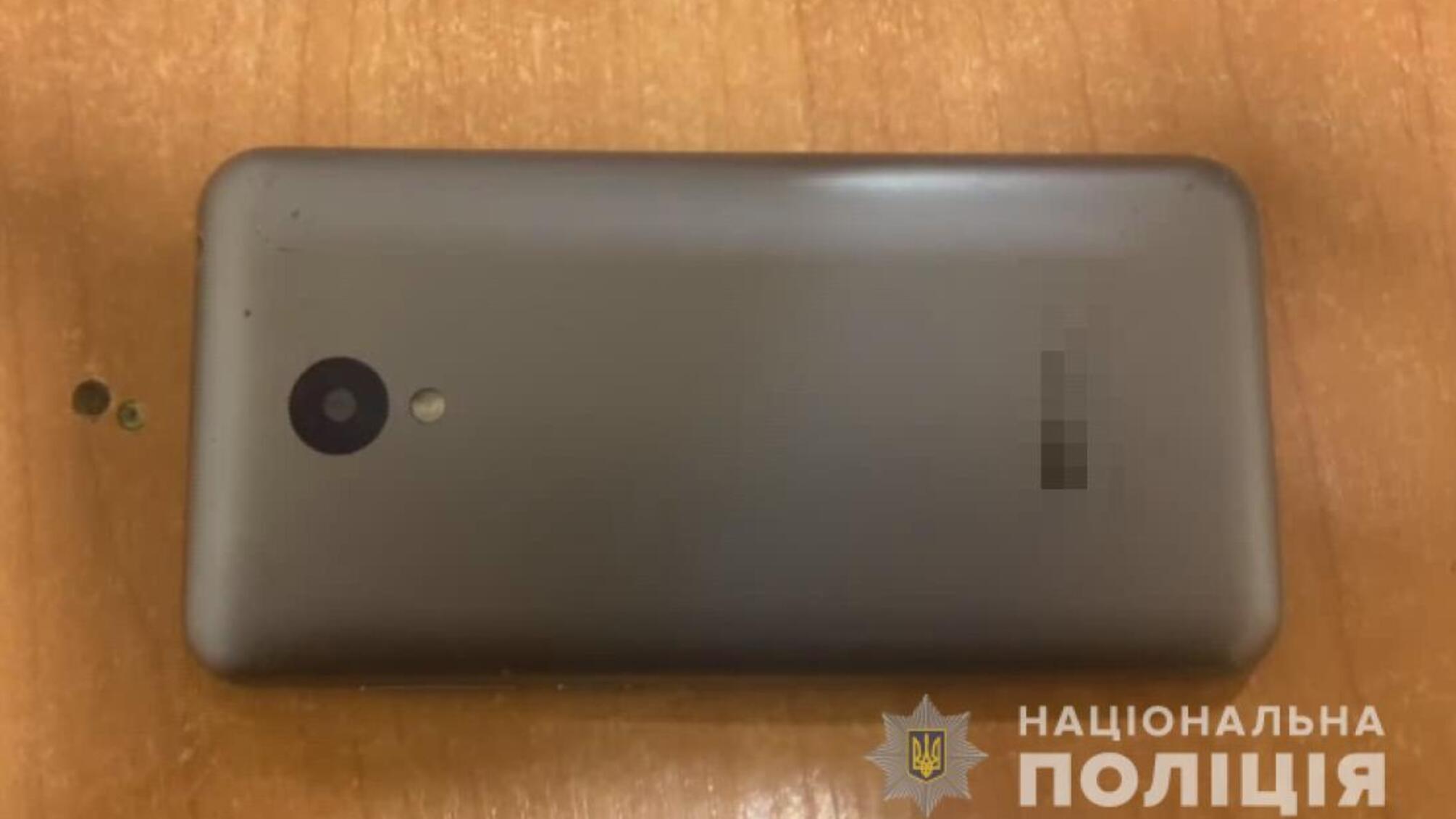 В Одесі правоохоронці викрили чоловіка, який надав завідомо неправдиве повідомлення про замінування автомобільної стоянки