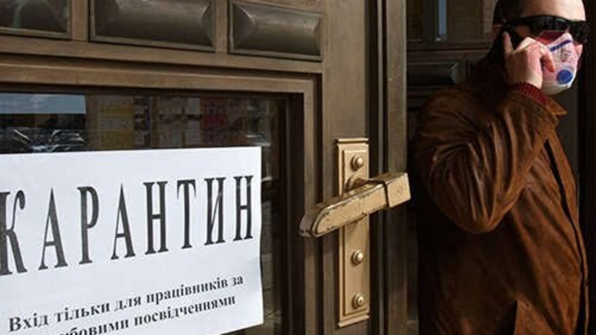 Мер Черкас заявив, що у разі посилення карантину закривати ТРЦ та парки не будуть