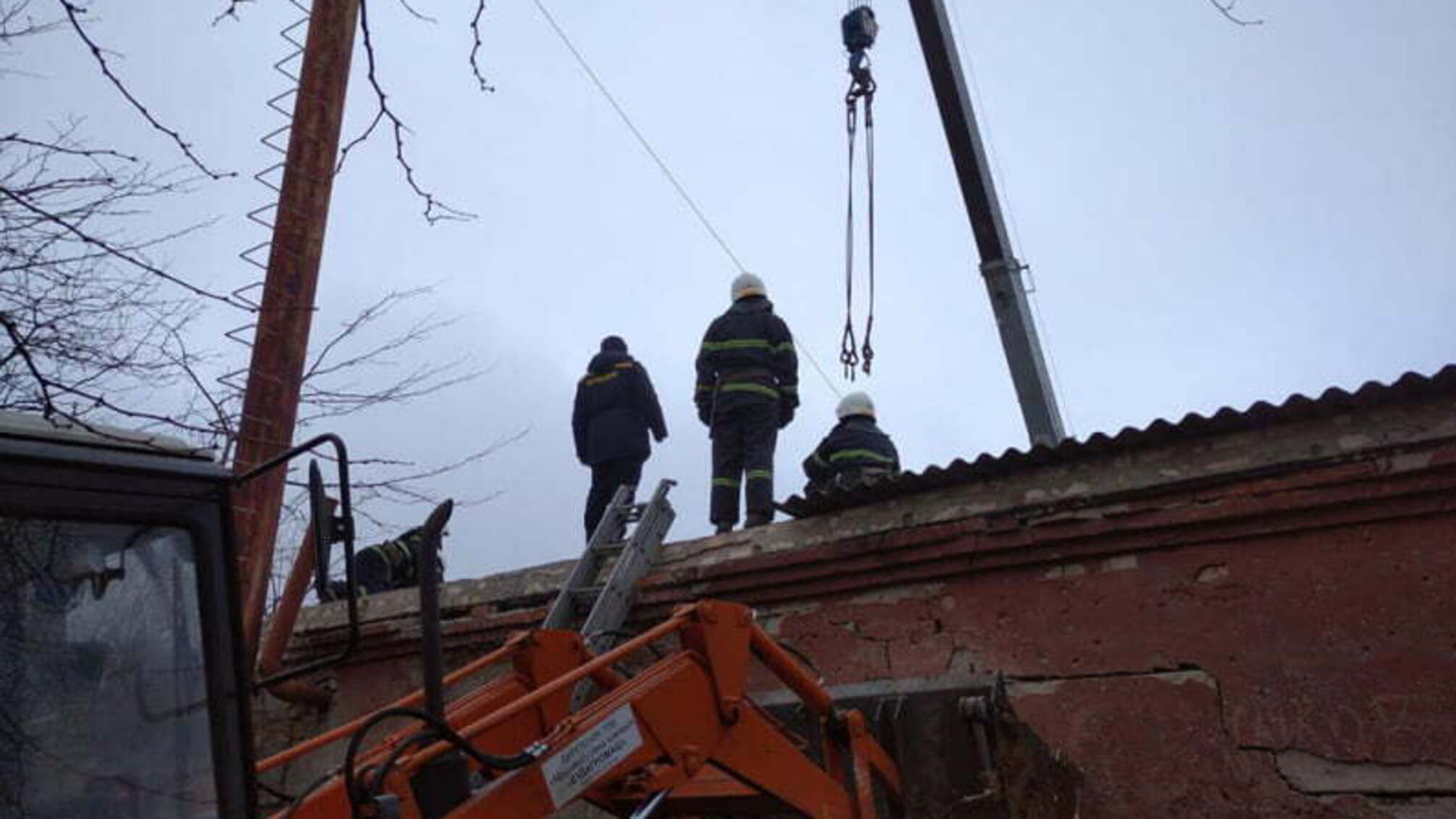 На Миколаївщині стався вибух котла на території ЗОШ, під залізобетонною плитою опинилась людина
