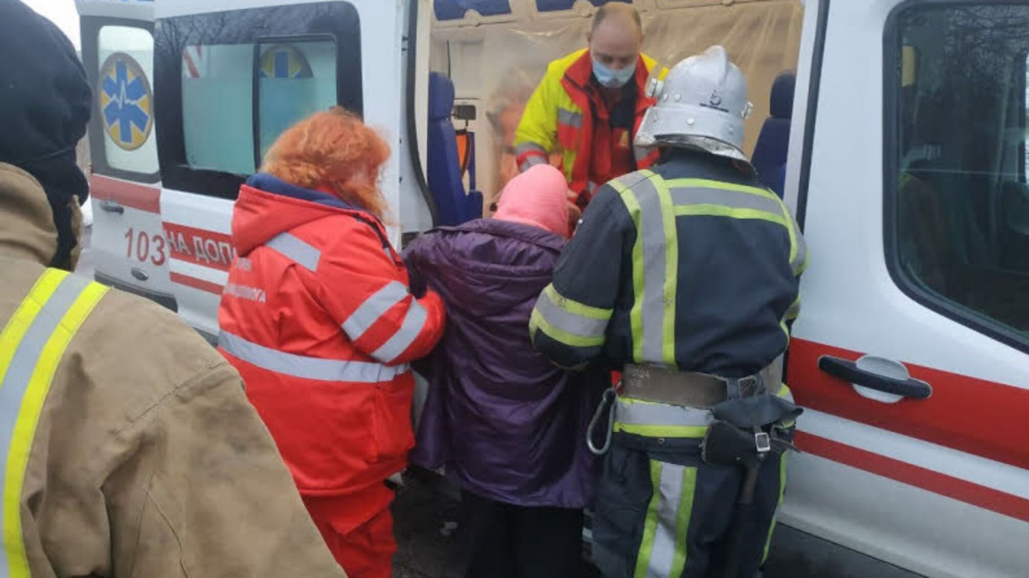 Київська область: рятувальники надали допомогу лікарям швидкої допомоги