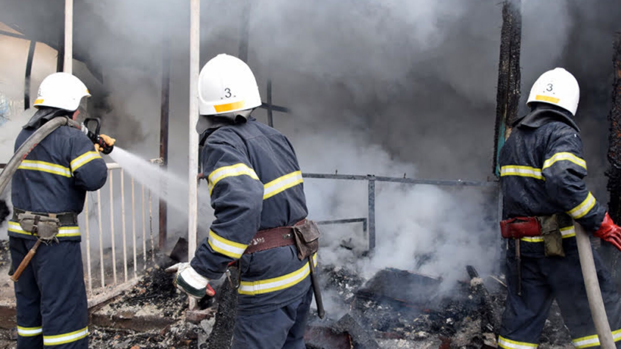 Миколаїв: рятувальники ліквідували пожежу господарчої будівлі на одному із об’єктів міста