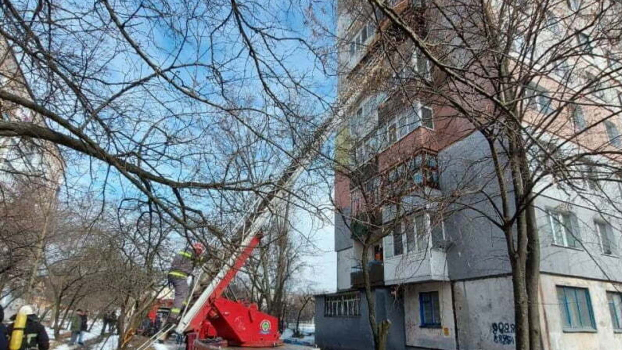 У Кропивницькому рятувальники загасили пожежу балкону