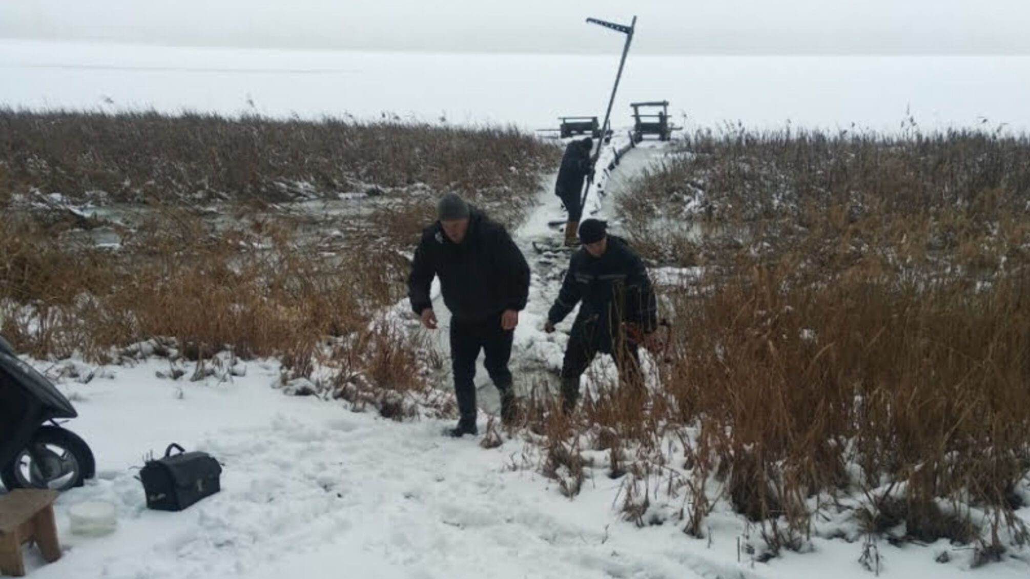 Житомирська область: рятувальники допомогли чоловікові вибратися із крижаної води