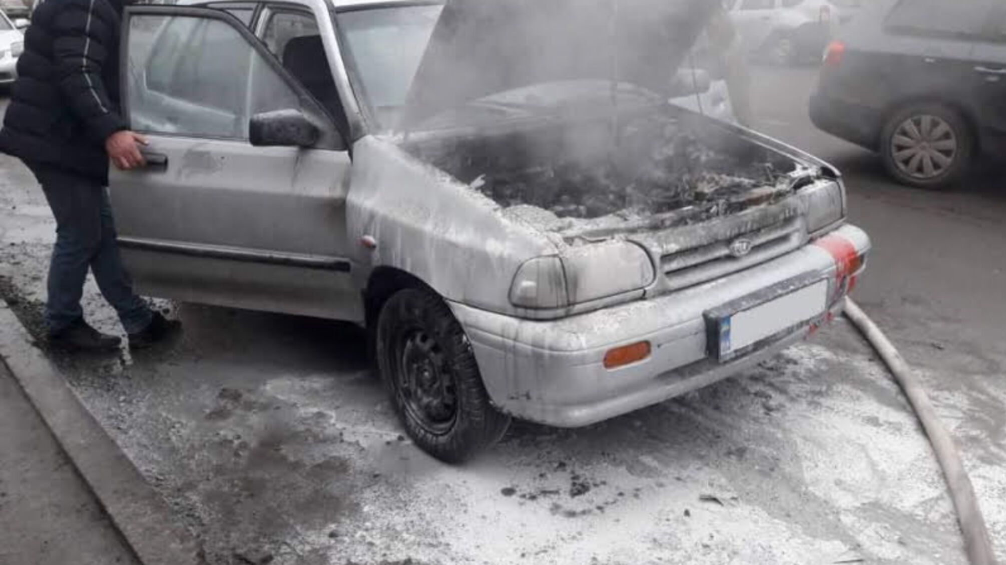Вінницька область: рятувальники ліквідували пожежу легкового автомобіля