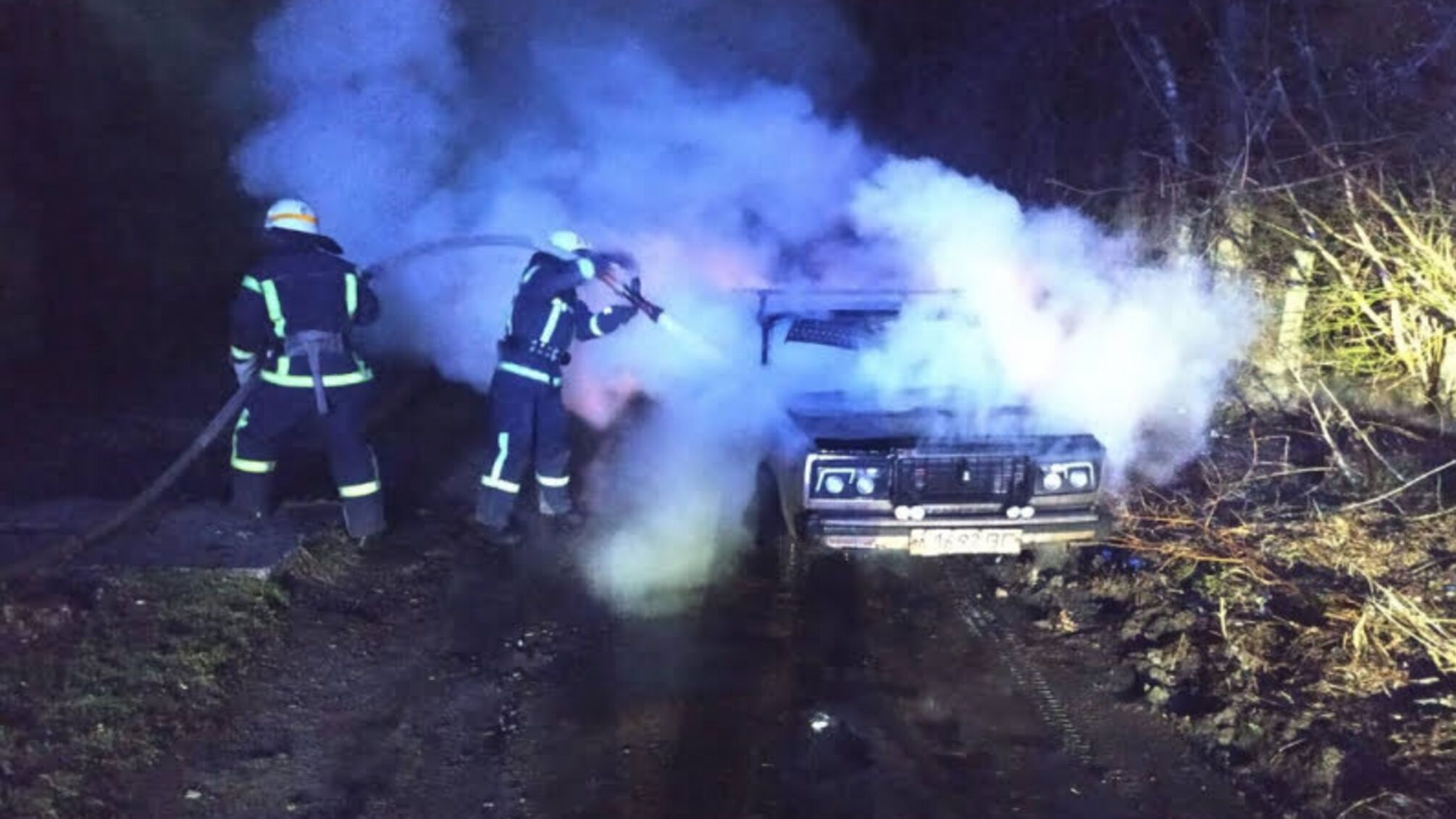 Дніпропетровська область: співробітники Служби порятунку «101» ліквідували пожежу в автомобілі